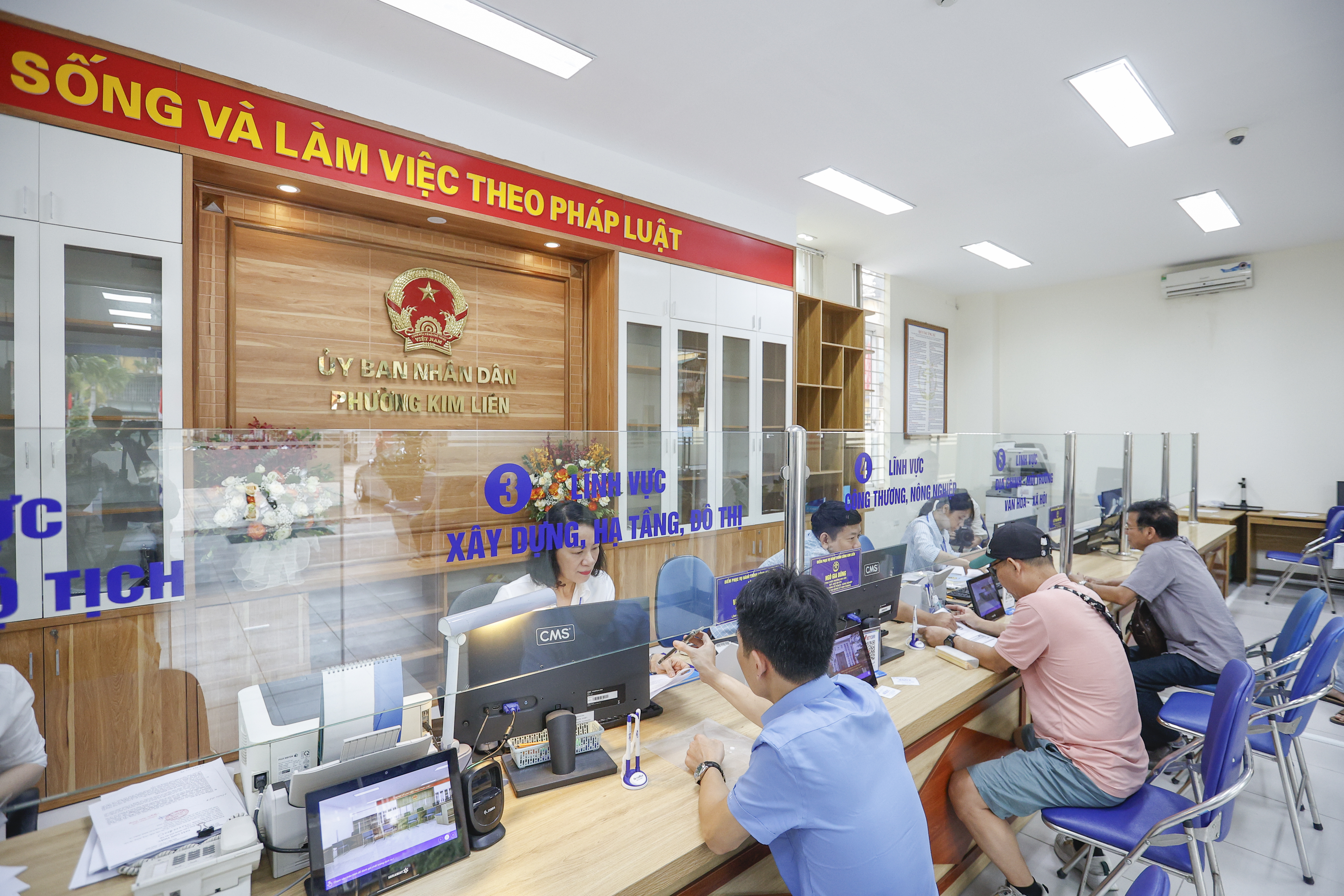 UBND P.Kim Liên Ưu tiên người dân khi triển khai chính quyền địa phương 2 cấp - Ảnh 1.