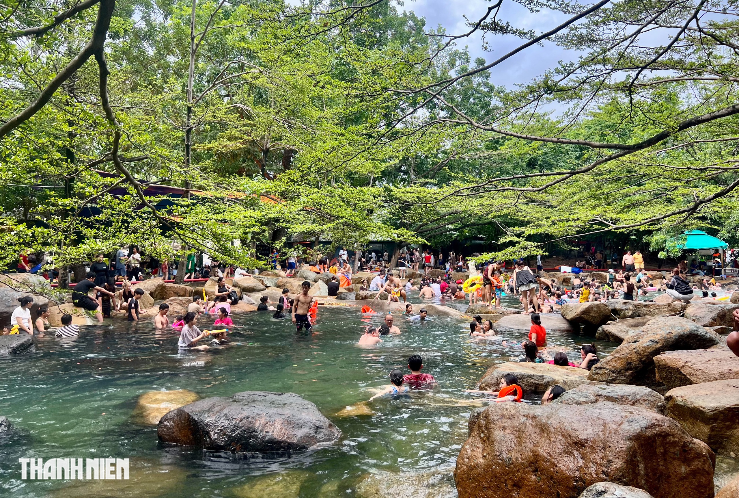 'Tắm suối trong rừng' ngay tại TP.HCM chỉ 3 ngày cuối tuần: Mùa hè tuyệt vời - Ảnh 8.