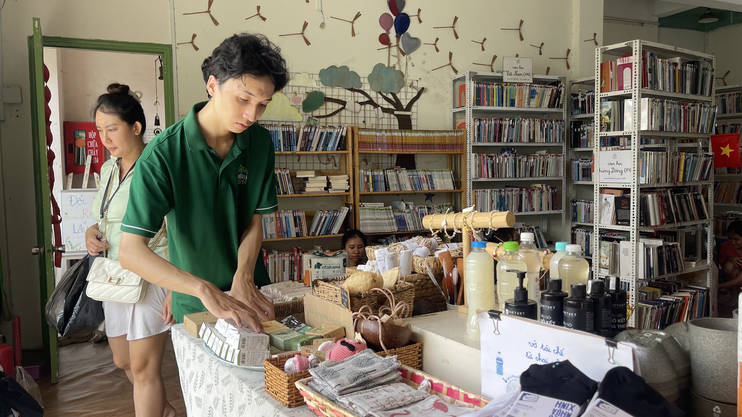 “Nhà nhiều Lá”: Biến rác thành cây, gieo mầm xanh giữa phố- Ảnh 1.