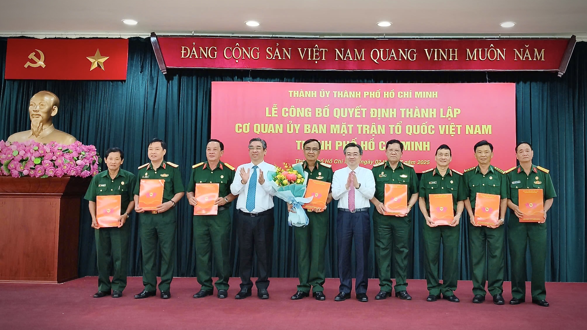 TP.HCM công bố bộ máy mới của MTTQ và 5 tổ chức chính trị - xã hội - Ảnh 1.