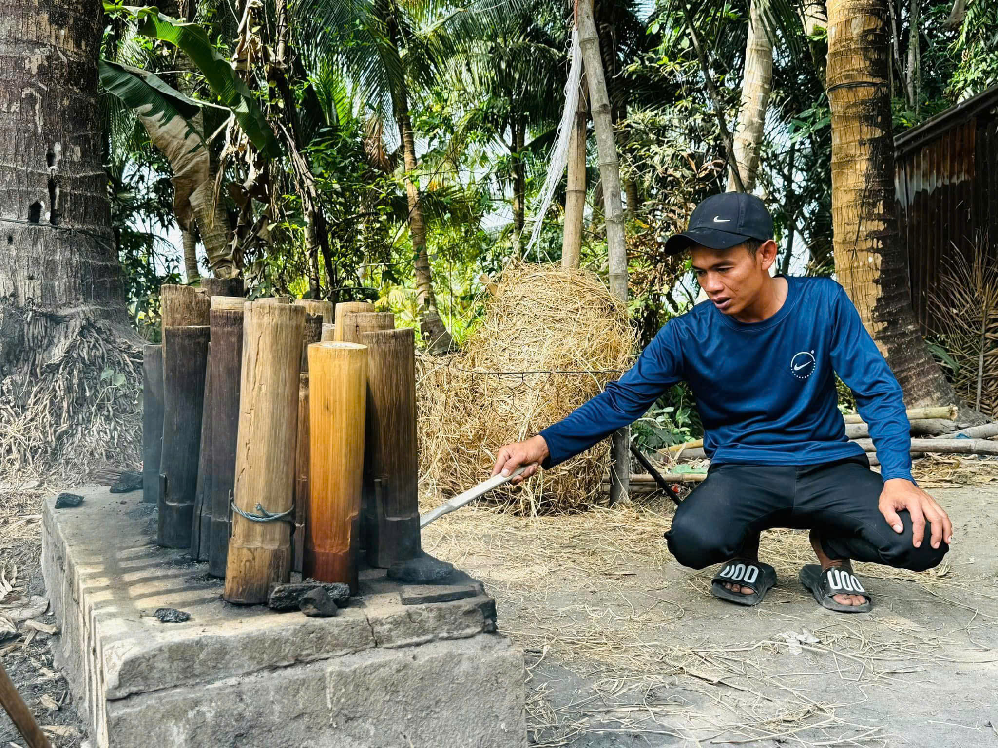 Về miền Tây ngắm hàng thốt nốt trăm tuổi, nghe chuyện nấu đường ở Vĩnh Long - Ảnh 11.