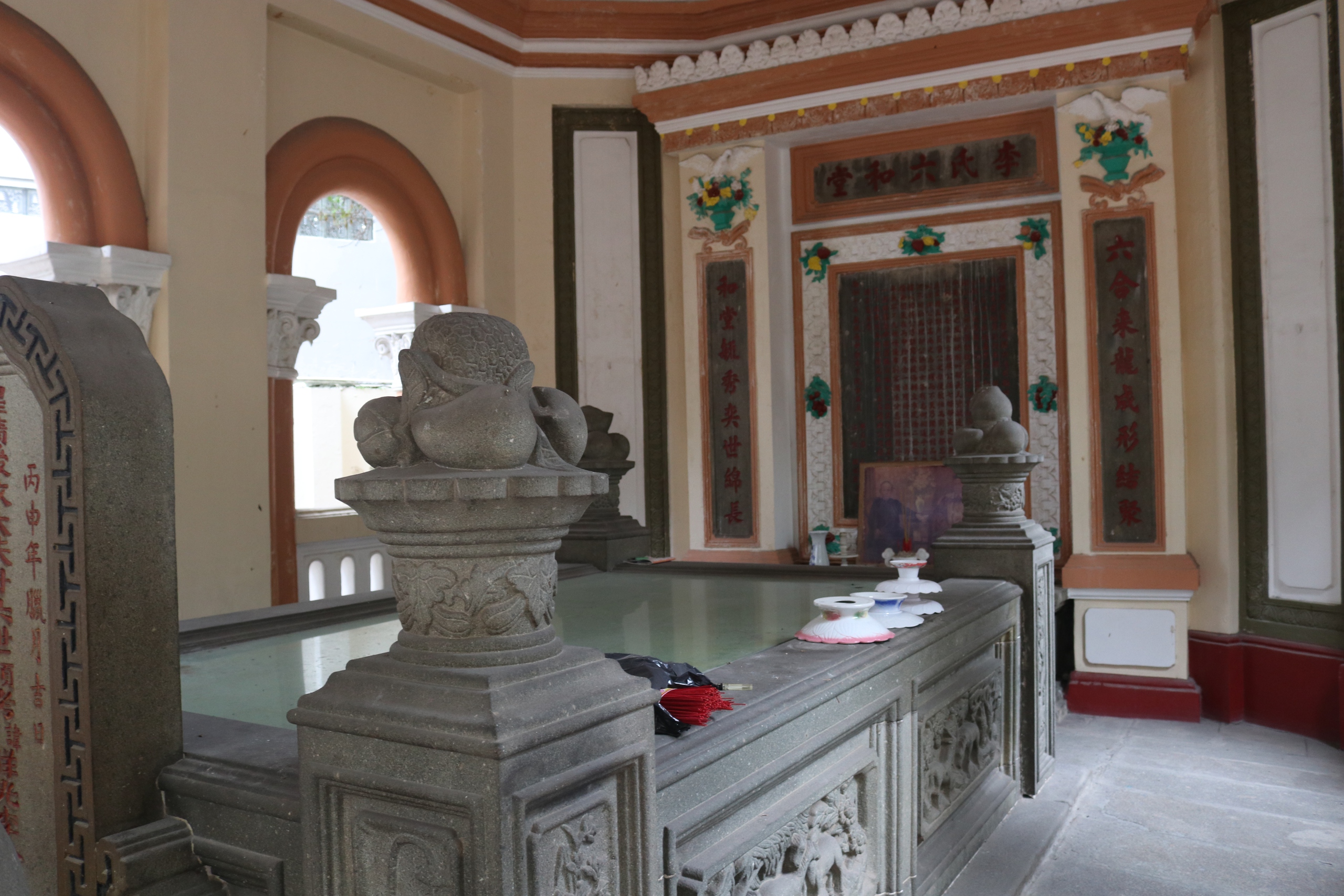 Mộ cổ 129 năm ở TP.HCM, của đại gia giàu thứ 3 Sài Gòn xưa- Ảnh 3. Mộ cổ 129 năm ở TP.HCM, của đại gia giàu thứ 3 Sài Gòn xưa- Ảnh 3.