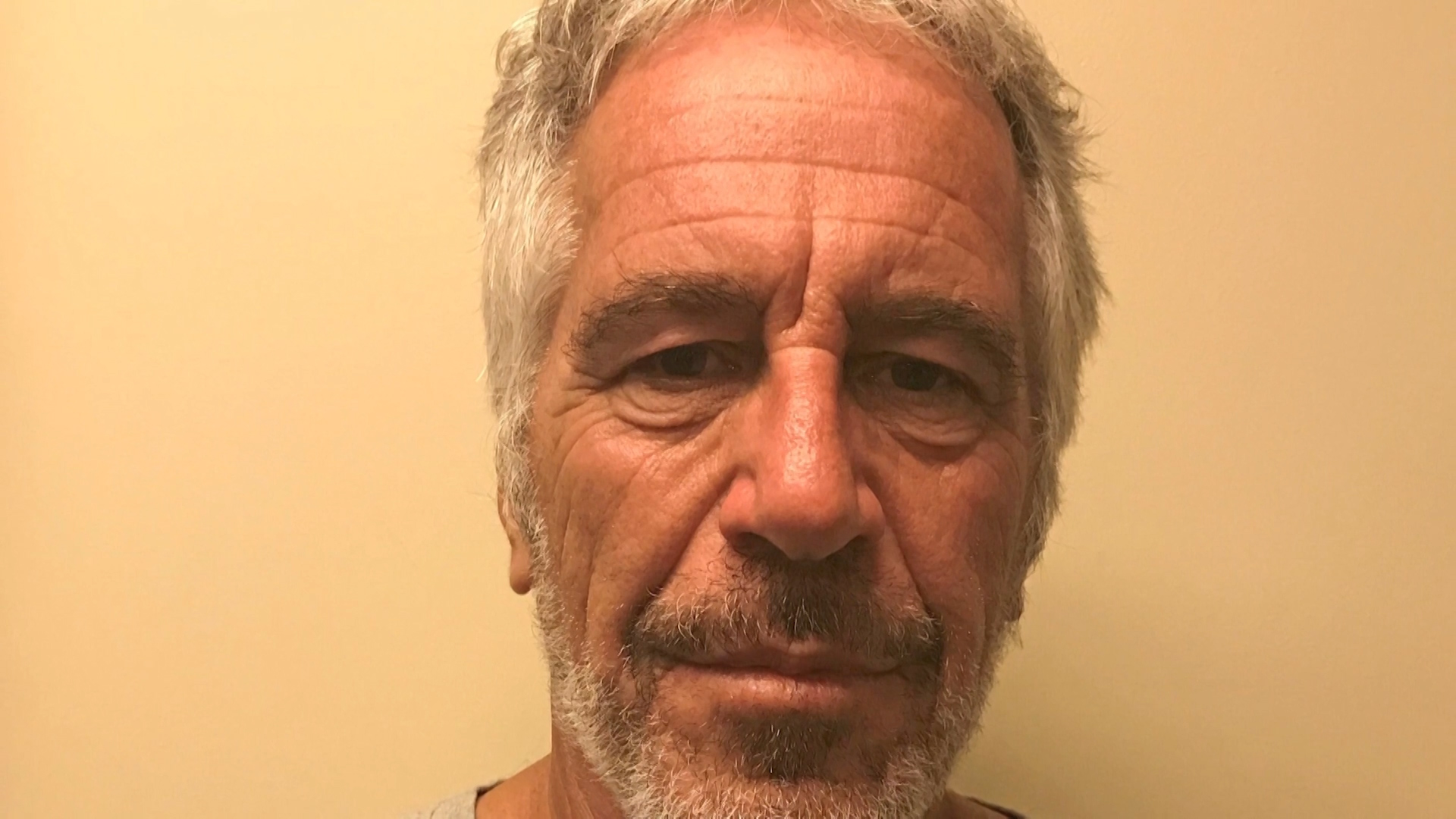 Ông Trump đấu trùm truyền thông vì bài báo về nghi phạm ấu dâm Epstein