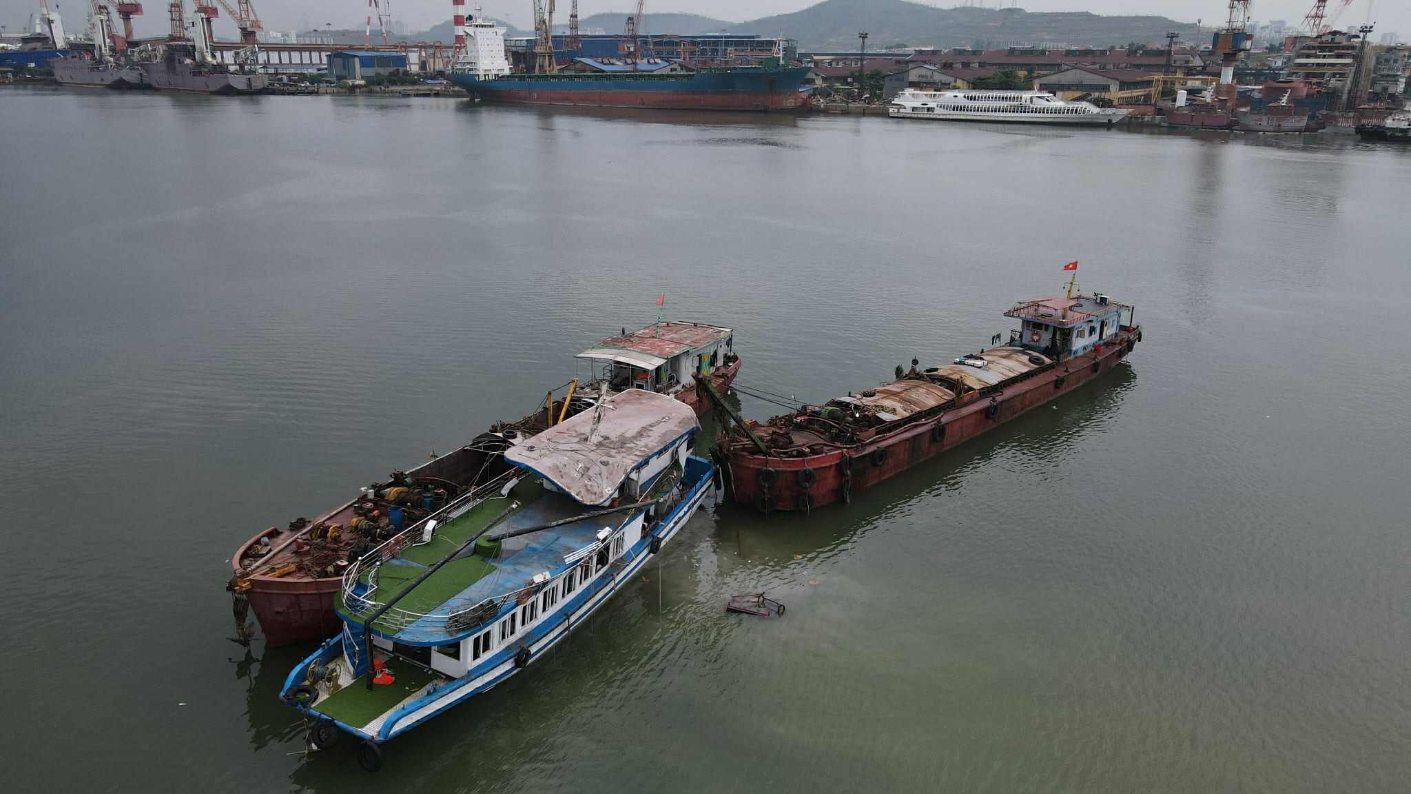 Hầu hết nạn nhân đều mặc áo phao trong lúc tàu bị lật trên vịnh Hạ Long