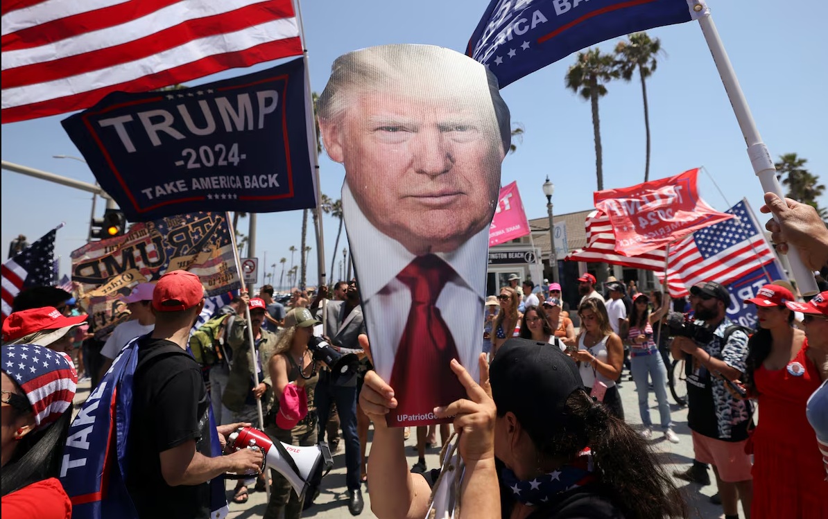 “ Sóng ngầm ” trong phe ủng hộ Trump: Tín hiệu lẫn lộn từ mạng xã hội - Ảnh 1. “ Sóng ngầm ” trong phe ủng hộ Trump: Tín hiệu lẫn lộn từ mạng xã hội - Ảnh 1.