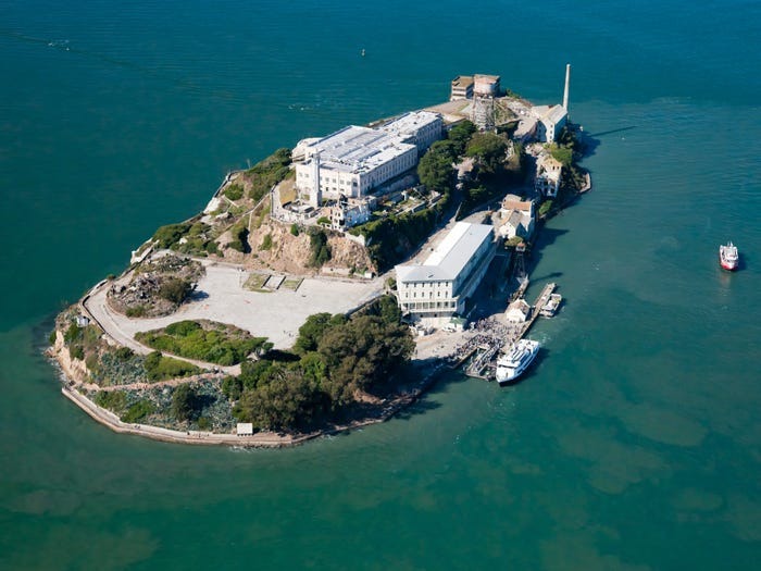 Khám phá đảo Alcatraz: Nhà tù khét tiếng ông Trump muốn mở cửa trở lại - Ảnh 1.