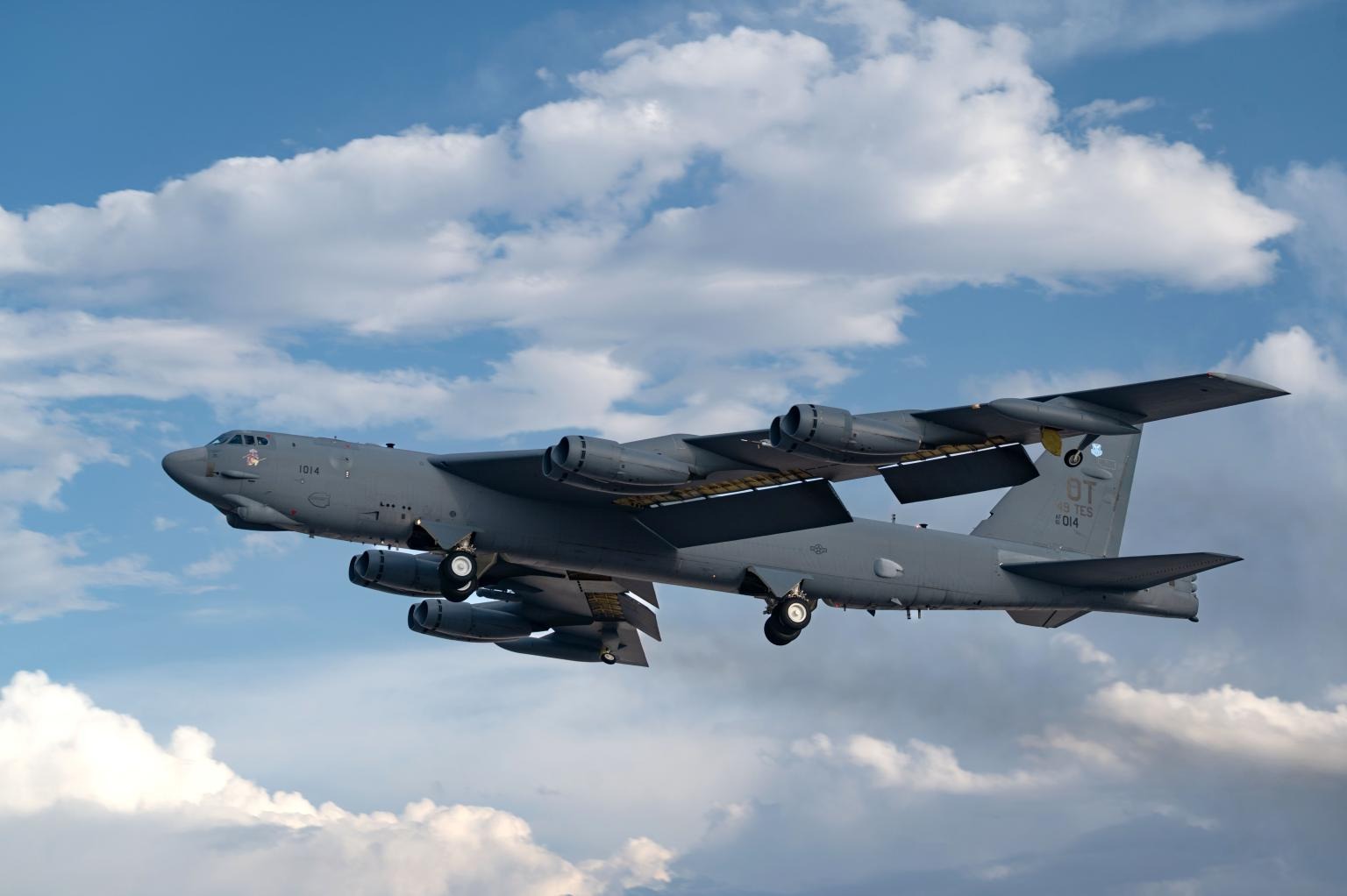 Máy bay chở khách suýt va chạm oanh tạc cơ B-52 tại Mỹ- Ảnh 2.