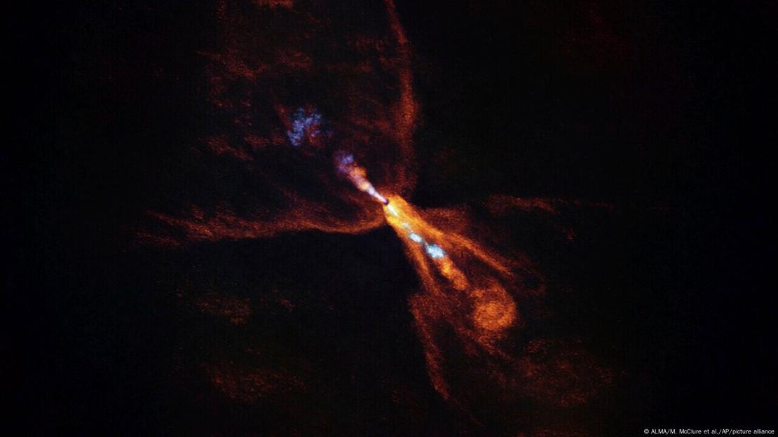 Lần đầu quan sát quá trình hình thành hệ mặt trời từ ngôi sao HOPS - 315 - Ảnh 1.