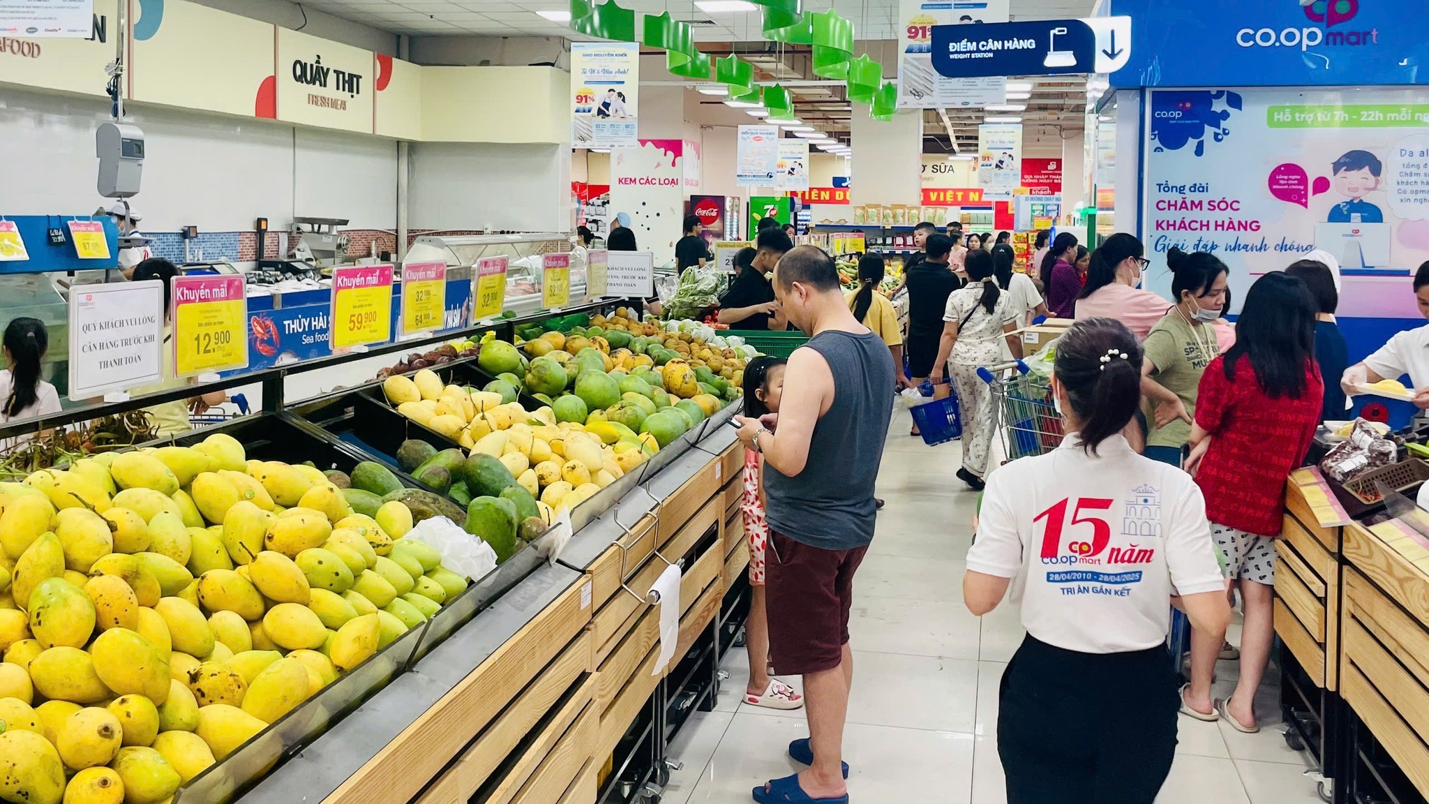 Co.opmart đảm bảo nguồn hàng ổn định và hỗ trợ cộng đồng an toàn vượt bão- Ảnh 2. Co.opmart đảm bảo nguồn hàng ổn định và hỗ trợ cộng đồng an toàn vượt bão- Ảnh 2.