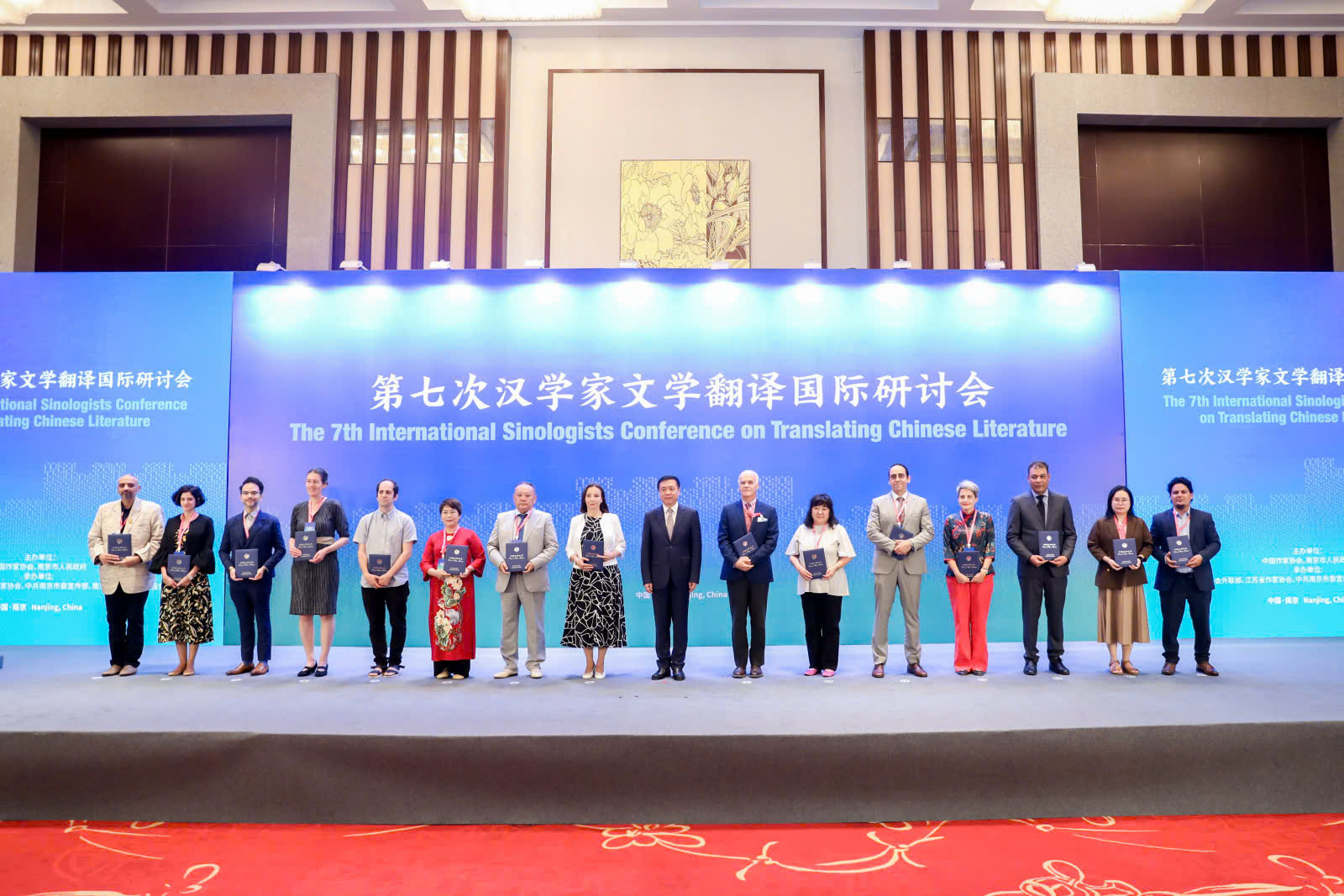 Dịch giả Nguyễn Lệ Chi nhận danh hiệu 'Người bạn của văn học Trung Quốc' - Ảnh 2.