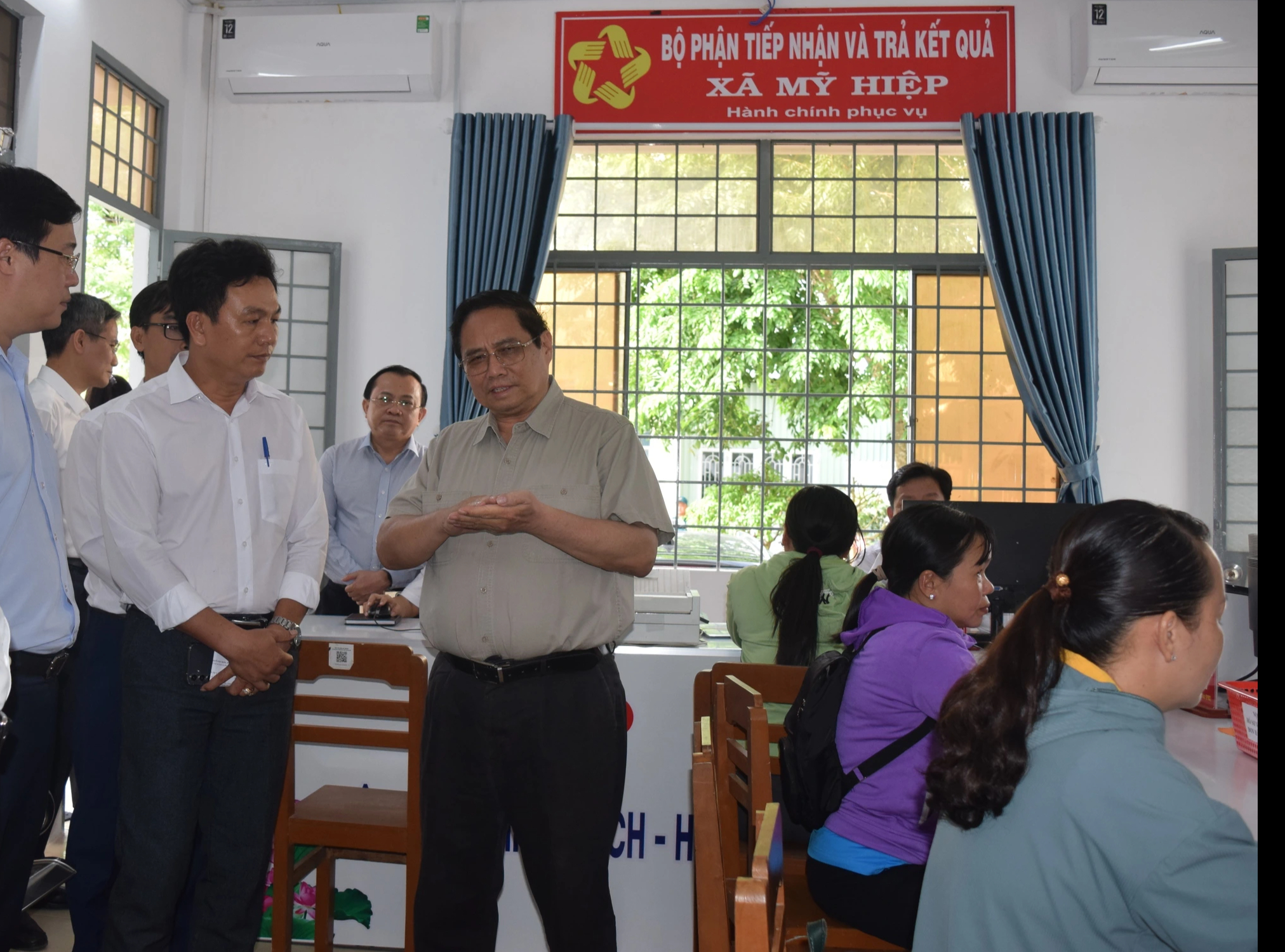Thủ tướng Phạm Minh Chính kiểm tra tiến độ các dự án cao tốc tại An Giang , Đồng Tháp - Ảnh 4. Thủ tướng Phạm Minh Chính kiểm tra tiến độ các dự án cao tốc tại An Giang , Đồng Tháp - Ảnh 4.