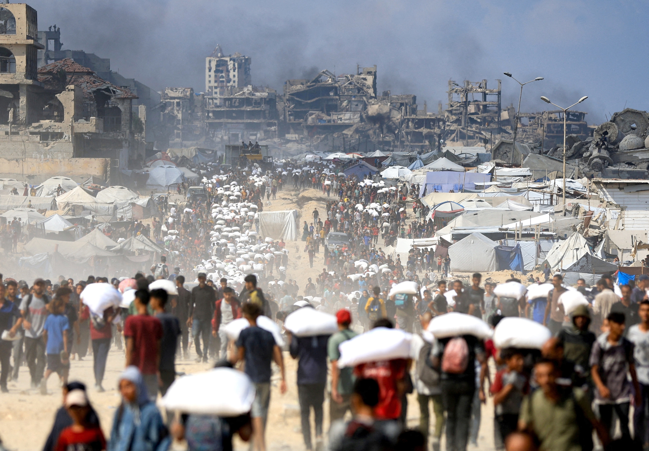 Thương vong Gaza gia tăng , Israel không kích Hodeida đáp trả Houthi - Ảnh 1.