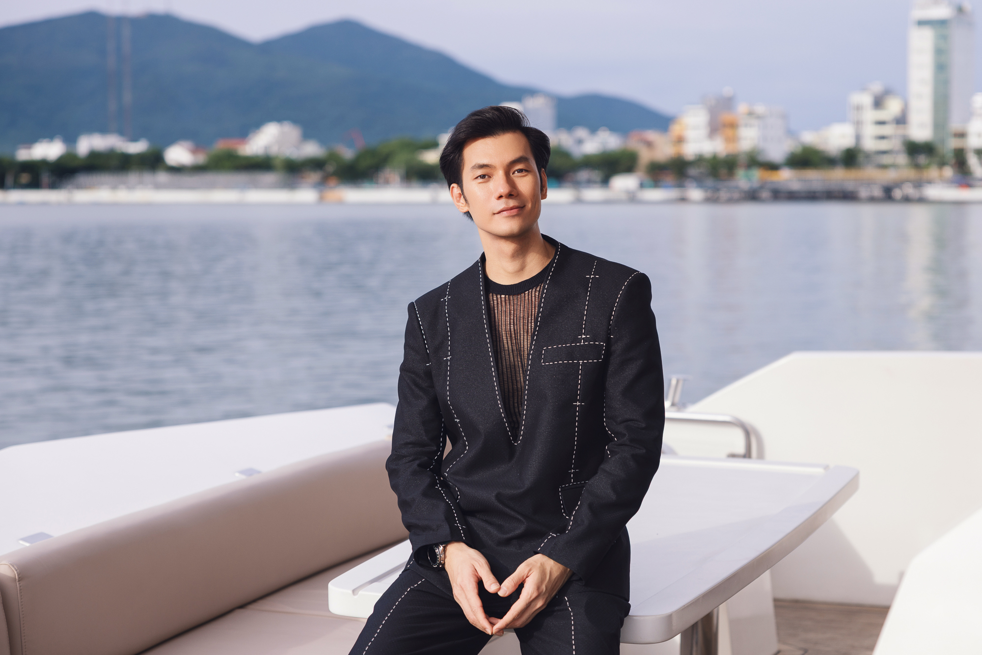 Nhan Phúc Vinh áp lực dự show thời trang, phải nhón chân để bằng hoa hậu Nhan Phúc Vinh áp lực dự show thời trang, phải nhón chân để bằng hoa hậu