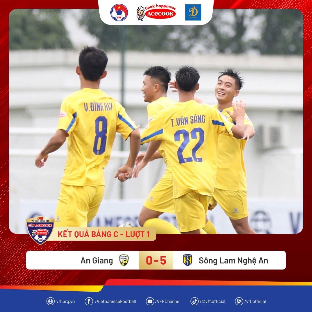 Última classificação do torneio nacional sub-15: SLNA sub-15 fica em primeiro lugar graças a uma chuva de gols - Foto 1. Bảng xếp hạng giải U.15 quốc gia mới nhất: U.15 SLNA tốp 1 nhờ cơn mưa bàn thắng- Ảnh 1.