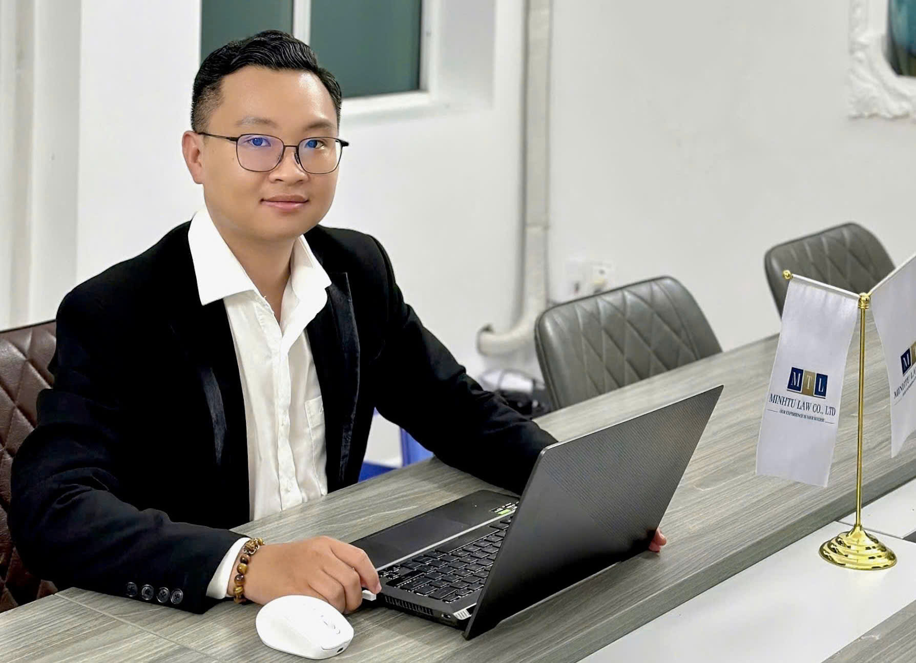 Không có bằng lái xe, tại sao người đi xe SH bị phạt nặng hơn xe Wave?- Ảnh 1.