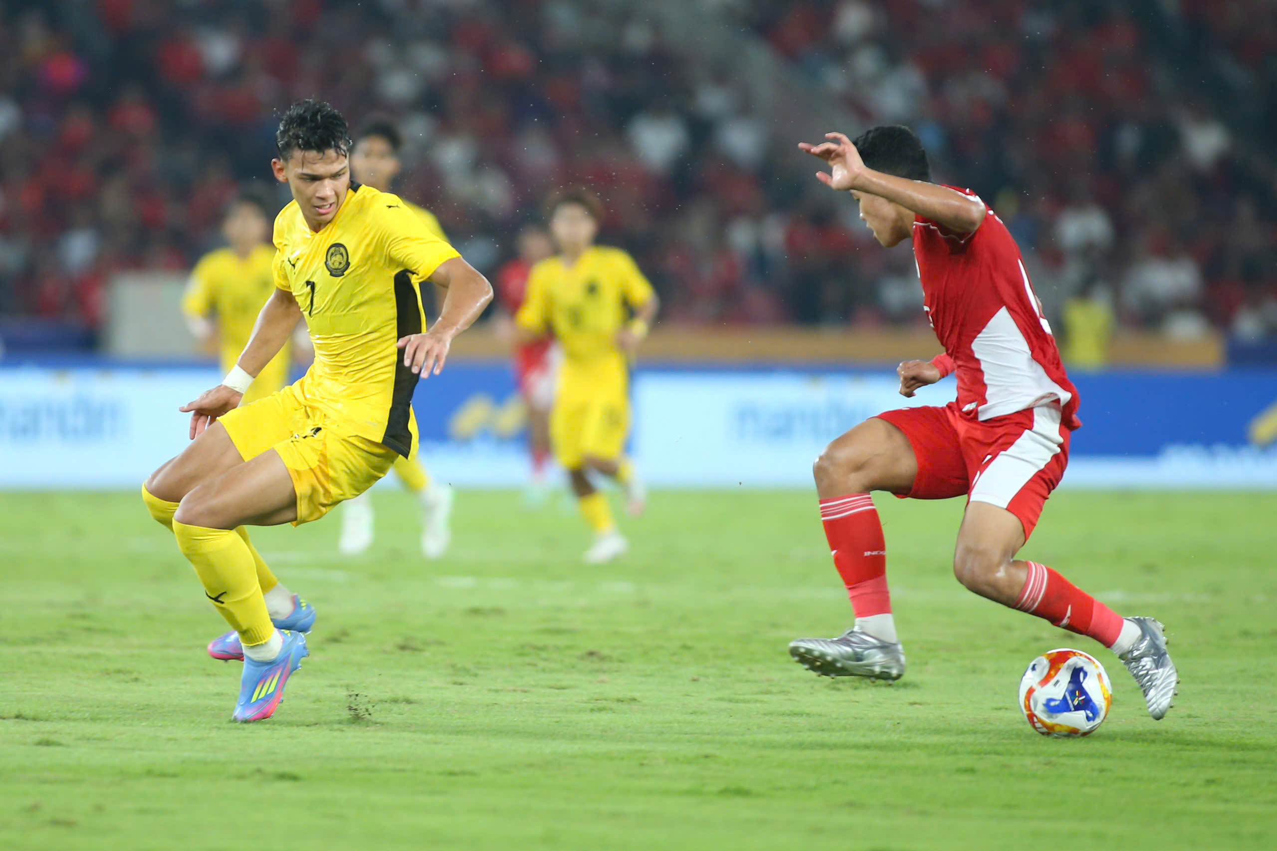 تیم زیر ۲۳ سال مالزی خیلی زود حذف شد، اندونزی میزبان صعود کرد: تیم زیر ۲۳ سال ویتنام در نیمه نهایی به راحتی با چه تیمی روبرو خواهد شد؟ - عکس ۲ U.23 Malaysia sớm bị loại, chủ nhà Indonesia đi tiếp: U.23 Việt Nam dễ đấu ai ở bán kết?- Ảnh 2.