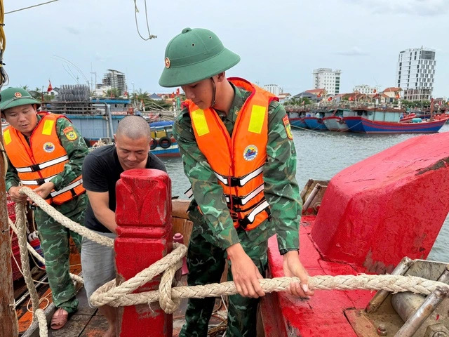 Quân đội huy động 346.000 người, 5 máy bay ứng phó bão số 3 (Wipha)