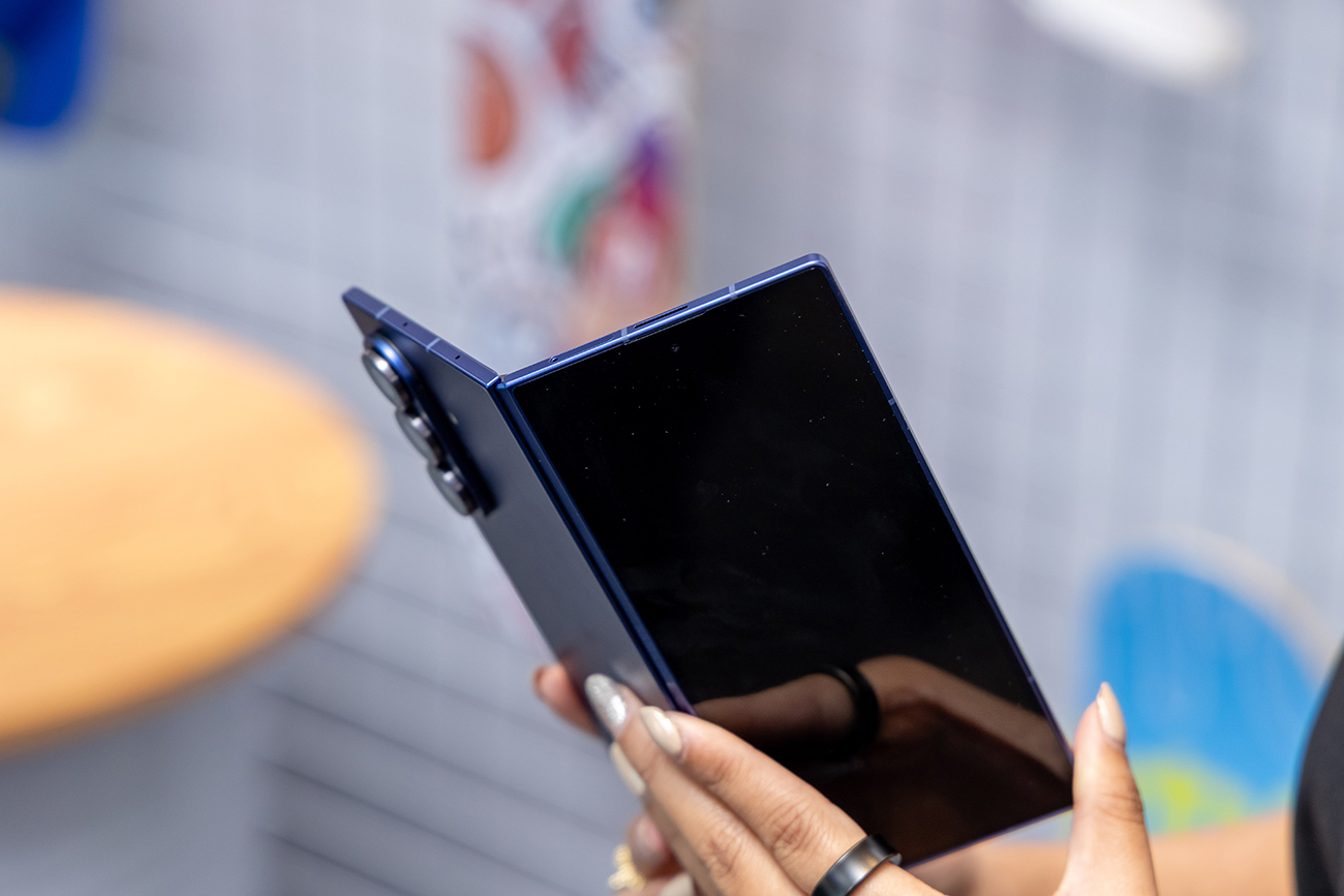 Hấp lực khó cưỡng của hai sắc xanh trên Galaxy Z Fold7 - Ảnh 2. Hấp lực khó cưỡng của hai sắc xanh trên Galaxy Z Fold7 - Ảnh 2.