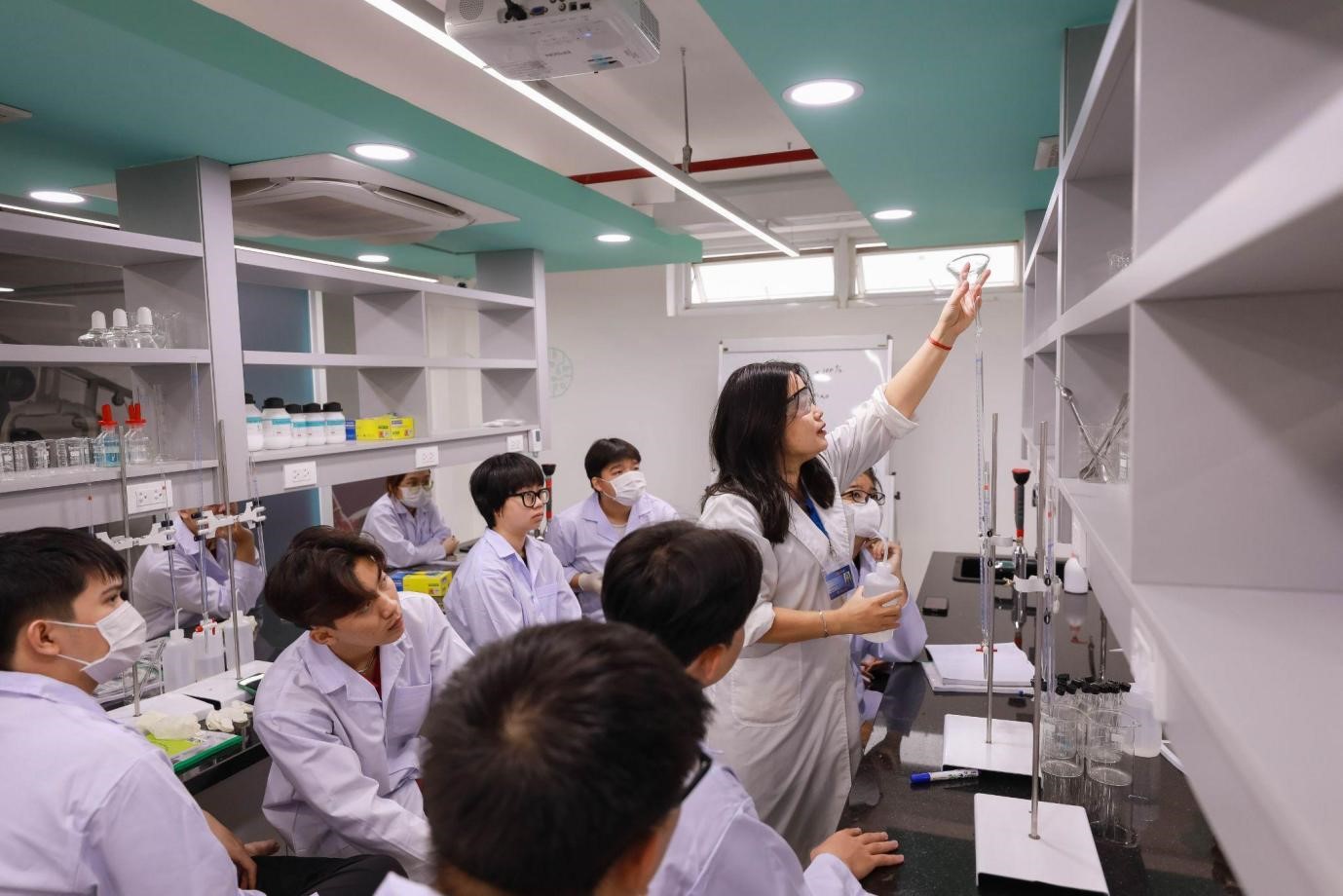 SIU ofrece incentivos especiales para hijos de funcionarios de salud y educación - Foto 2. SIU ưu đãi đặc biệt con em cán bộ ngành Y tế và Giáo dục- Ảnh 2.