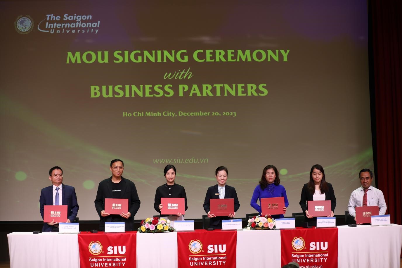 SIU ofrece incentivos especiales para hijos de funcionarios de salud y educación - Foto 3. SIU ưu đãi đặc biệt con em cán bộ ngành Y tế và Giáo dục- Ảnh 3.