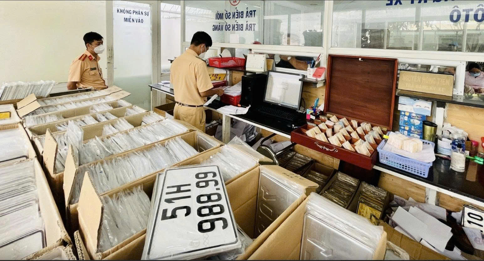 Đánh thuế thu nhập cá nhân khi mua bán biển số xe ô tô, tài sản ảo - Ảnh 1.