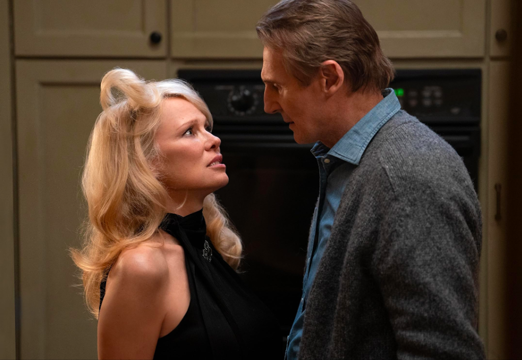 Liam Neeson 'say đắm' mỹ nhân Pamela Anderson khi đóng phim chung - Ảnh 1.