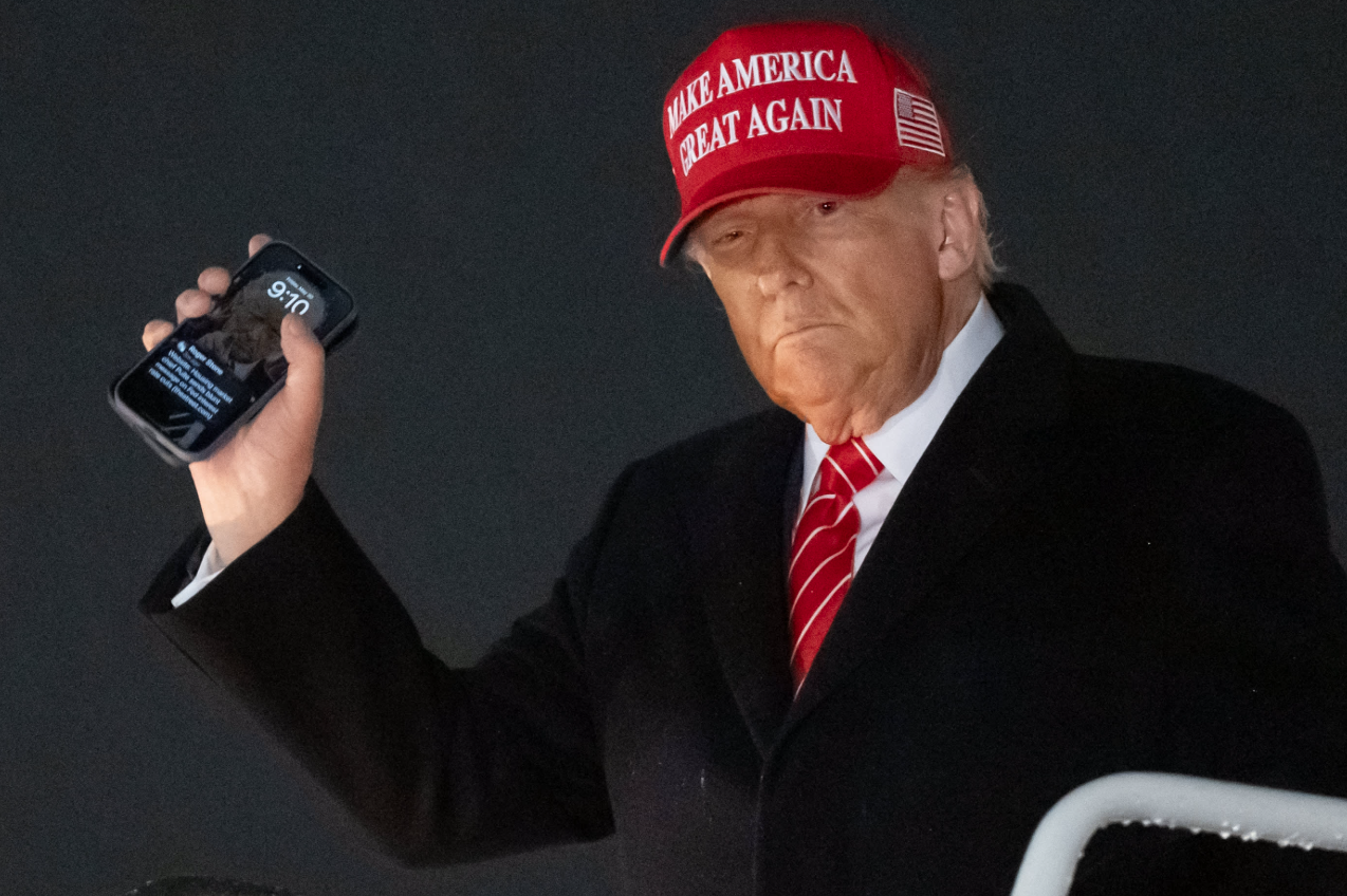 Công cụ 'loa phóng thanh' của Tổng thống Trump - Ảnh 1.
