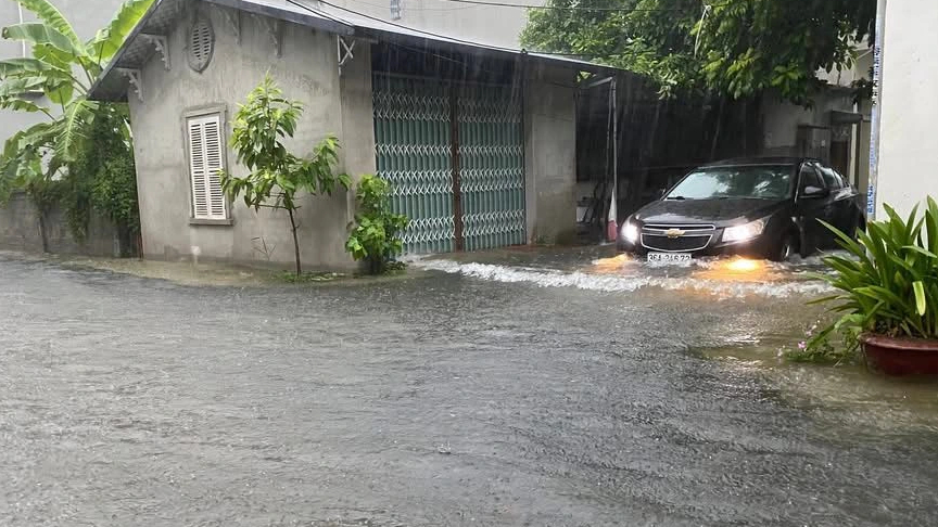 Bão số 3 gây mưa lớn, nhiều nơi ở Thanh Hóa ngập sâu- Ảnh 5. Bão số 3 gây mưa lớn, nhiều nơi ở Thanh Hóa ngập sâu- Ảnh 5.