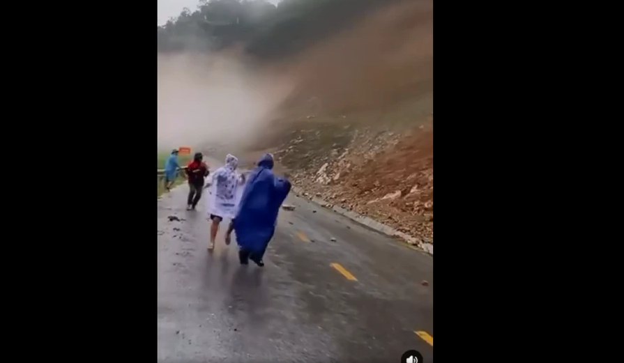 Xem nhanh 20h ngày 22.7: Bão số 3 suy yếu, hửng nắng nhưng không được chủ quan; sạt lở đất đá suýt trúng cán bộ xã Xem nhanh 20h ngày 22.7: Bão số 3 suy yếu, hửng nắng nhưng không được chủ quan; sạt lở đất đá suýt trúng cán bộ xã