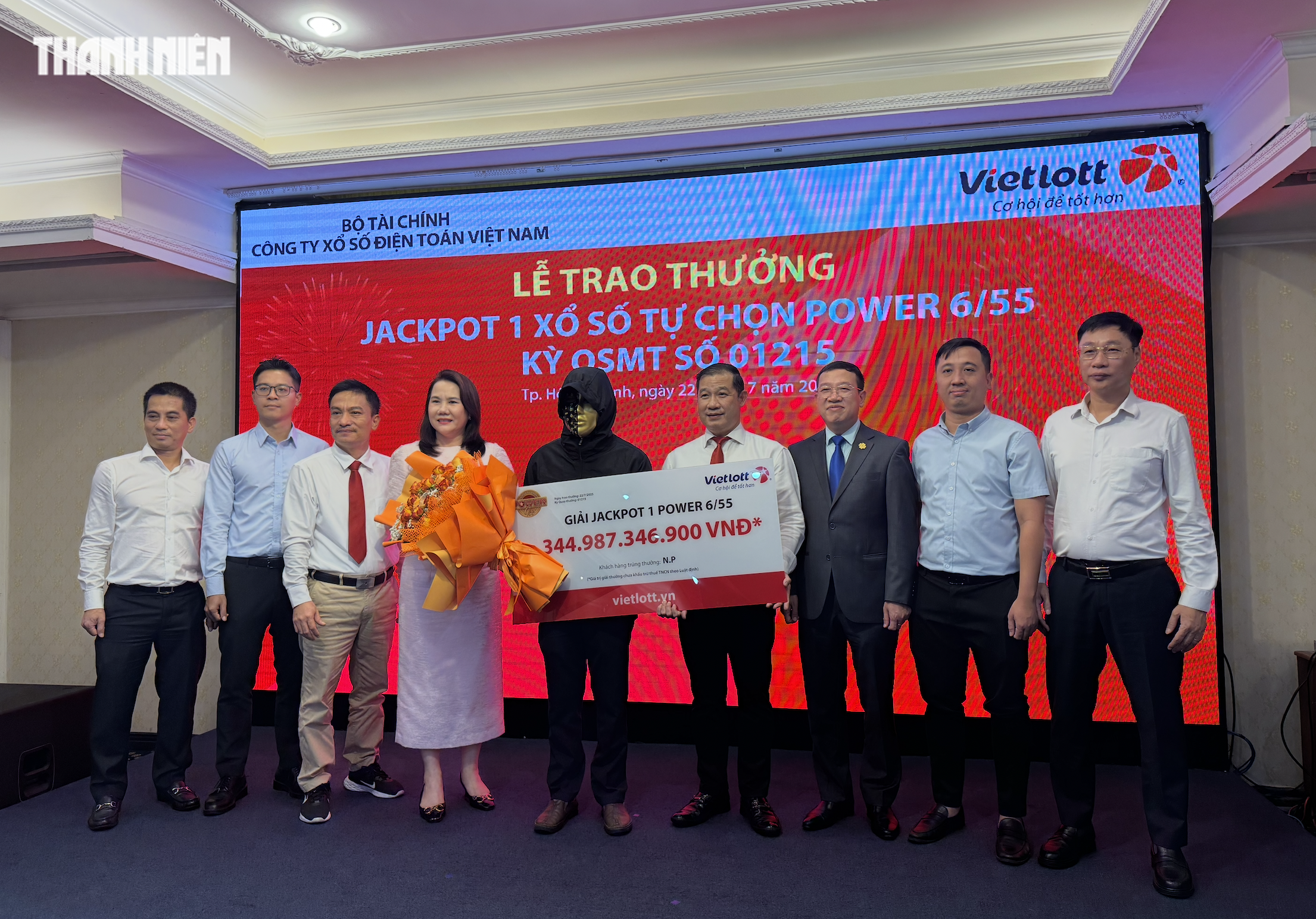 Người trúng Jackpot gần 345 tỉ đồng: Báo cho vợ đầu tiên, sẽ dùng 8 tỉ để từ thiện Người trúng Jackpot gần 345 tỉ đồng: Báo cho vợ đầu tiên, sẽ dùng 8 tỉ để từ thiện