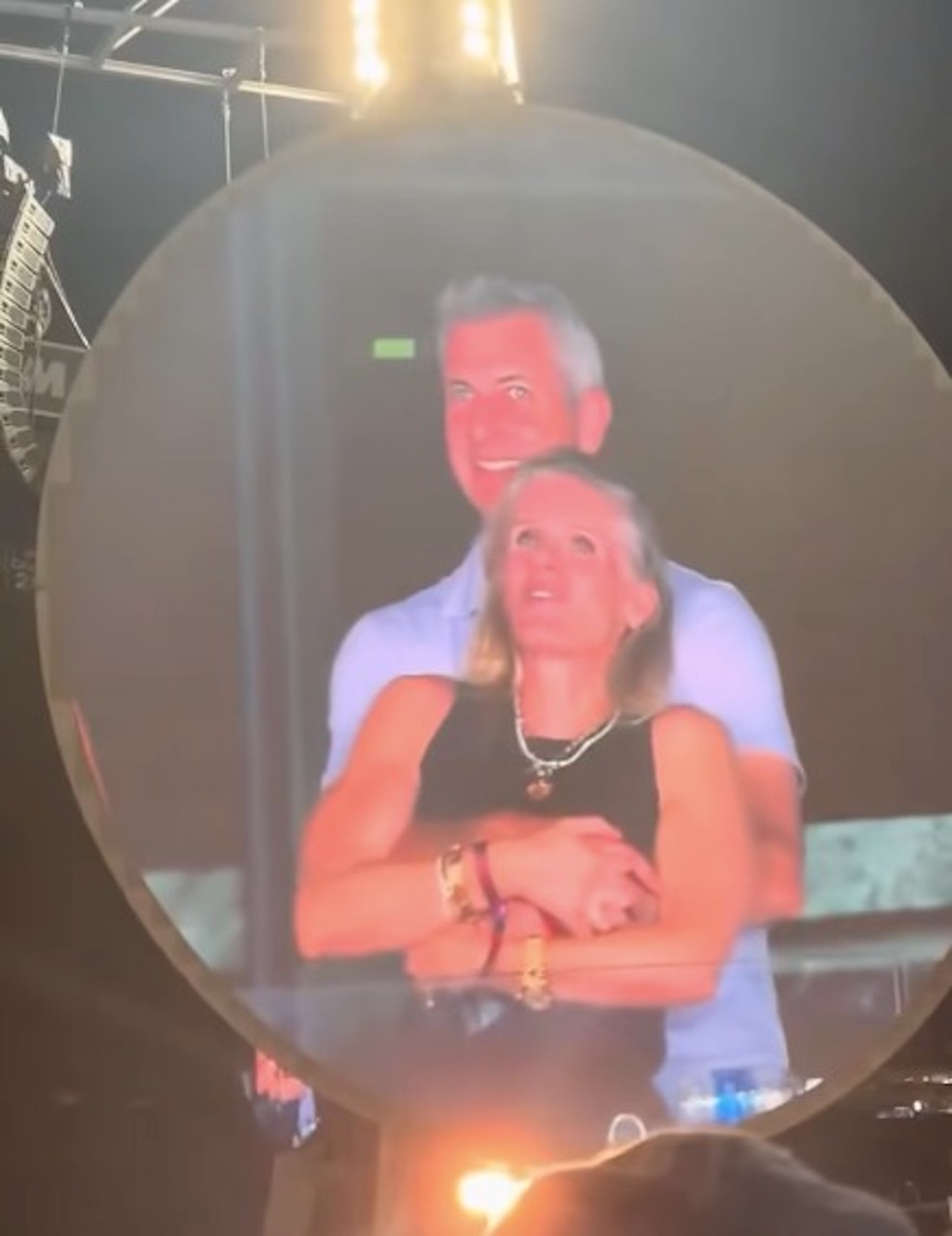 Fan nữ lên tiếng sau khi tung video ngoại tình gây 'bão' ở concert Coldplay - Ảnh 3.