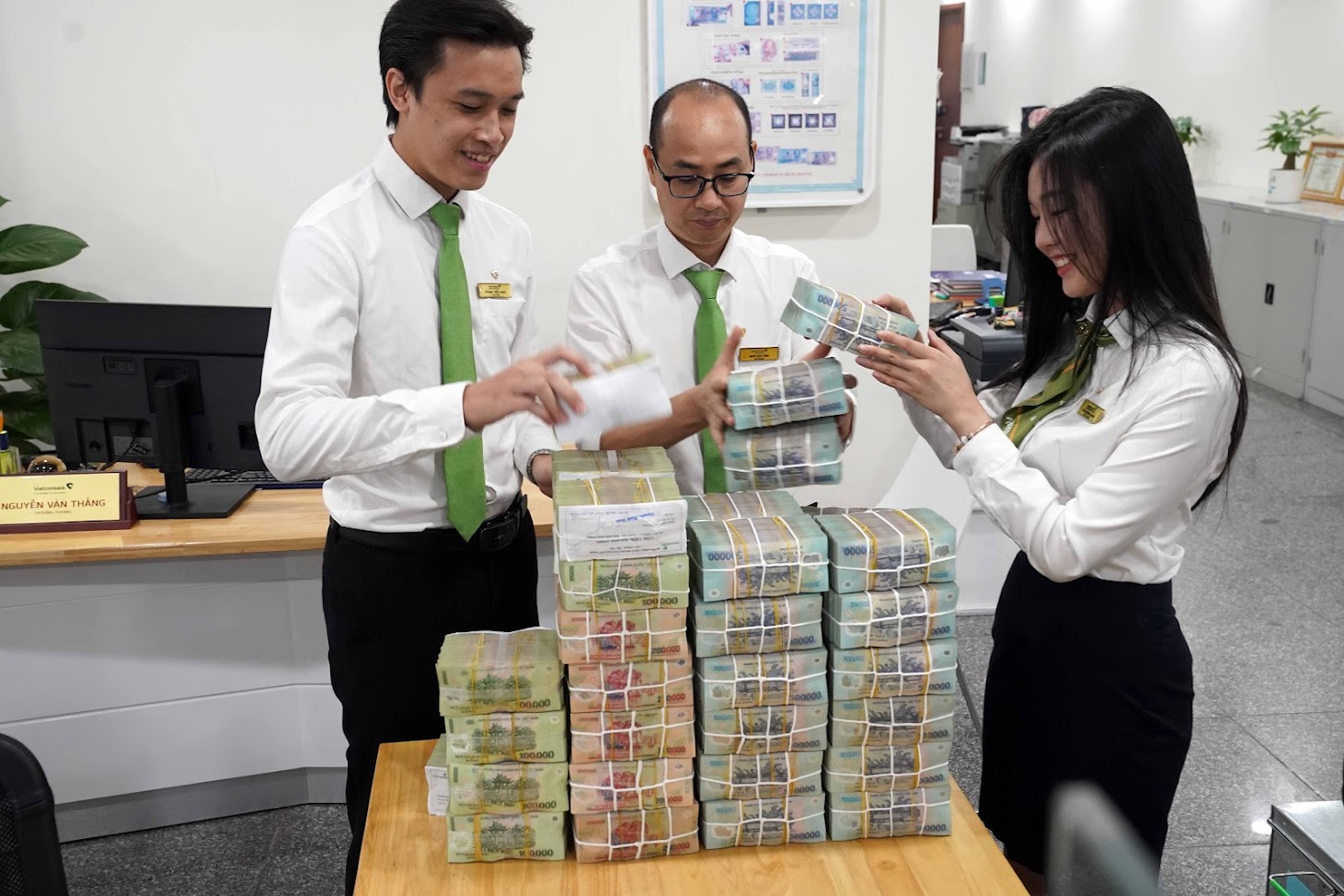 Trình Chính phủ quy định mới về thuế với mua bán nhà đất - Ảnh 2.