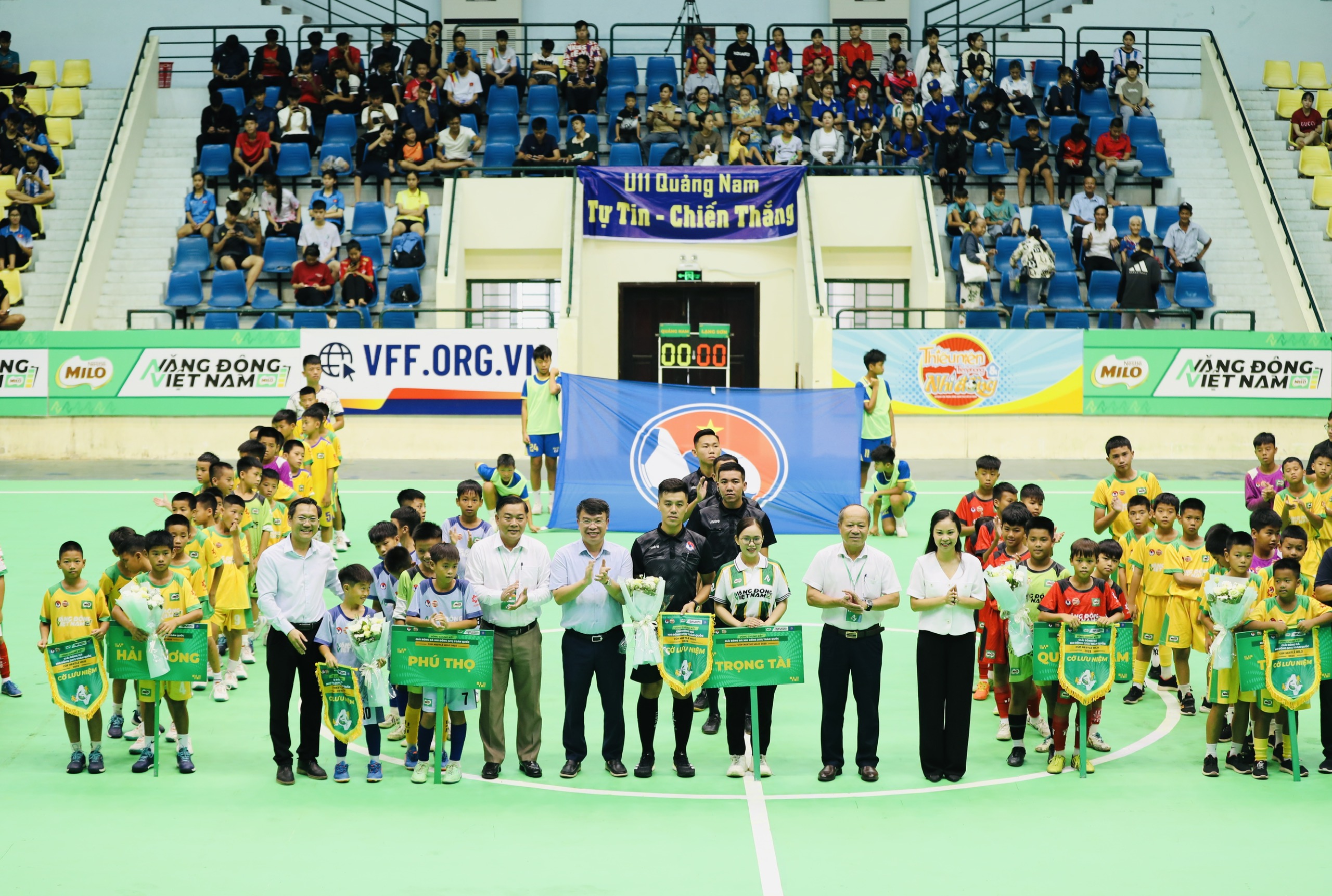 2025 نیشنل چلڈرن فٹ بال چیمپیئن شپ فائنلز میں پھٹنے والا جذبہ - تصویر 3۔ Bùng nổ đam mê tại VCK giải bóng đá Nhi đồng toàn quốc 2025- Ảnh 3.