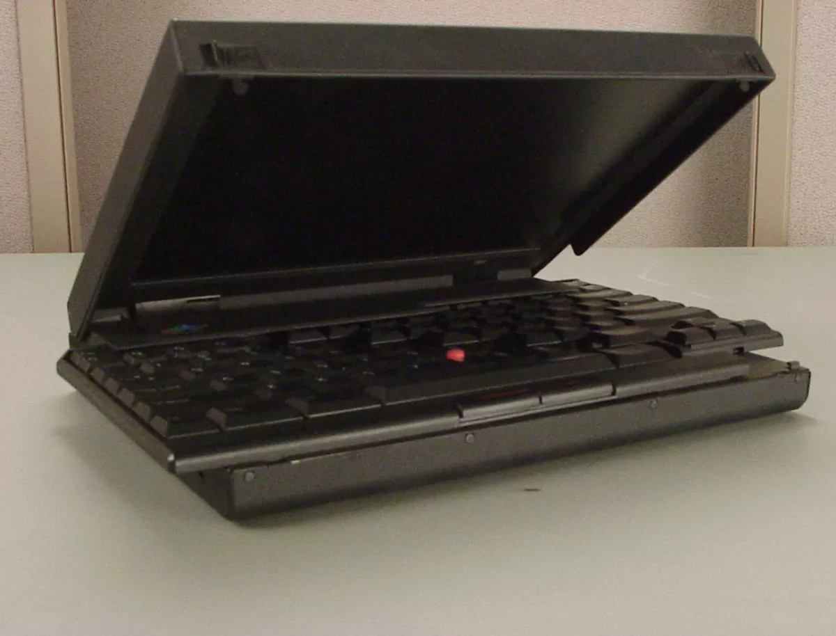 Chiếc laptop làm rung chuyển thị trường 30 năm trước của IBM - Ảnh 1.