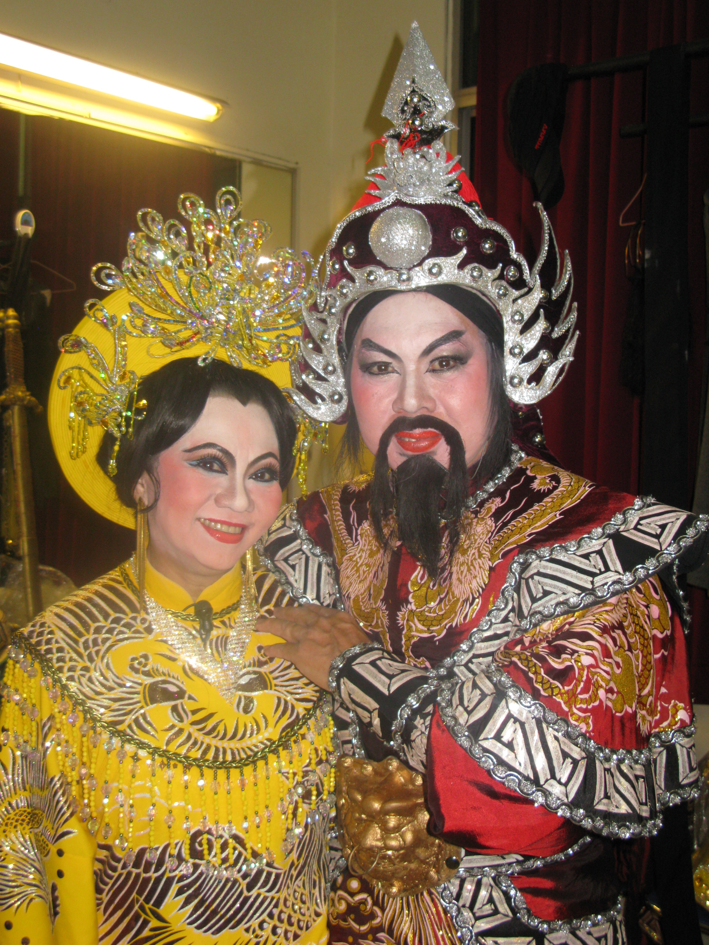 Pengganti keluarga teater yang hebat: Gadis kecil yang memulihkan rombongan Huynh Long - Foto 2. Truyền nhân của đại gia tộc sân khấu: Cô gái nhỏ khôi phục đoàn Huỳnh Long- Ảnh 2.