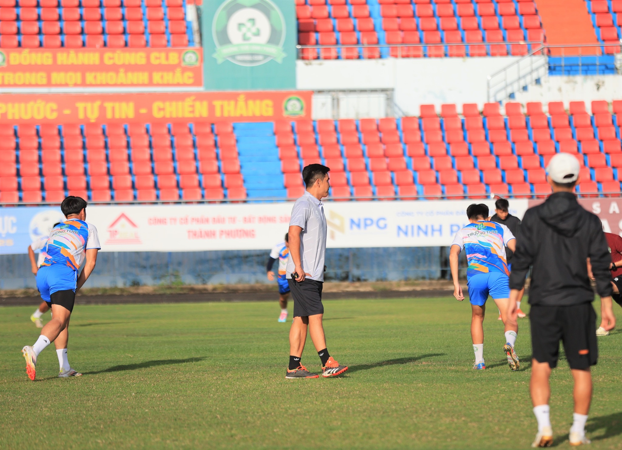 Công Phượng được đồn đá V-League sớm, HLV Việt Thắng 'tậu' 2 sao U.23 Việt Nam- Ảnh 3. Công Phượng được đồn đá V-League sớm, HLV Việt Thắng 'tậu' 2 sao U.23 Việt Nam- Ảnh 3.