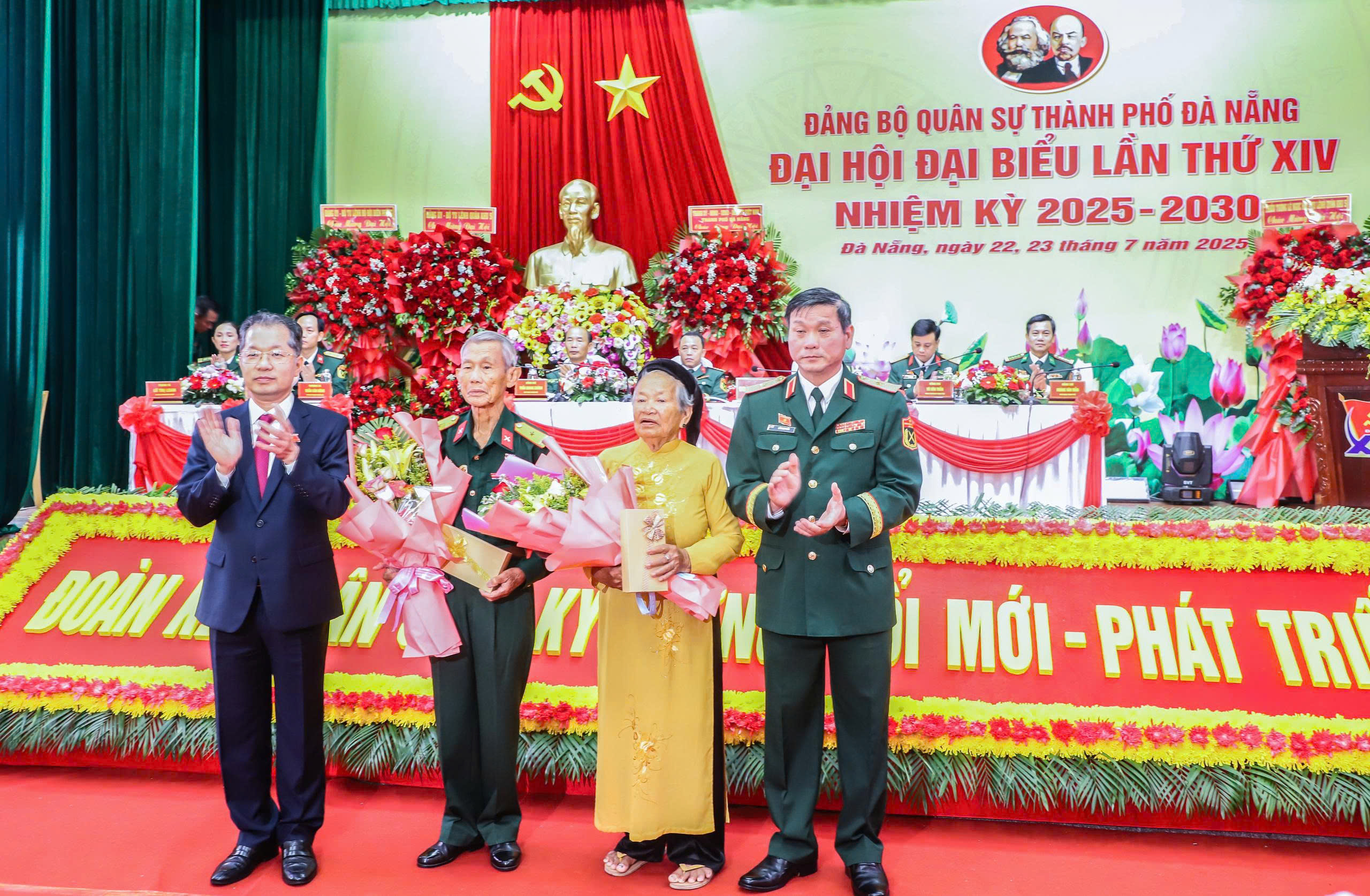 Lực lượng vũ trang Đà Nẵng vững bước trong kỷ nguyên mới - Ảnh 5. Lực lượng vũ trang Đà Nẵng vững bước trong kỷ nguyên mới - Ảnh 5.