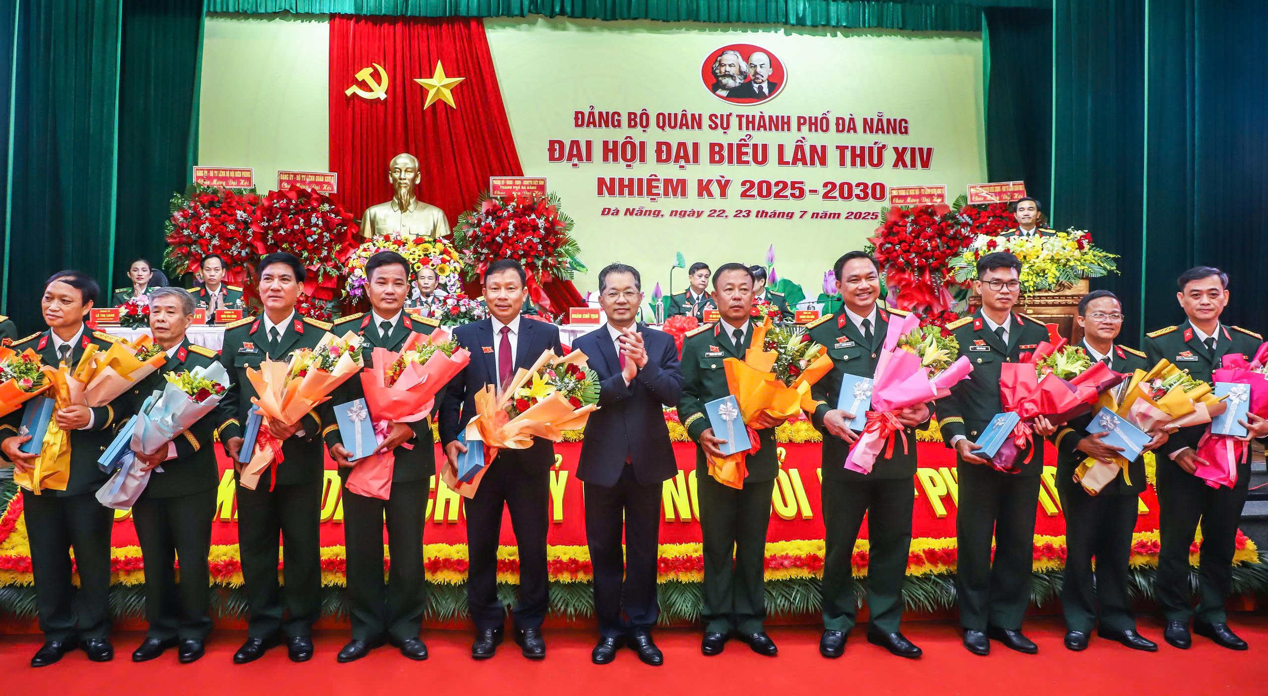 Lực lượng vũ trang Đà Nẵng vững bước trong kỷ nguyên mới - Ảnh 6. Lực lượng vũ trang Đà Nẵng vững bước trong kỷ nguyên mới - Ảnh 6.