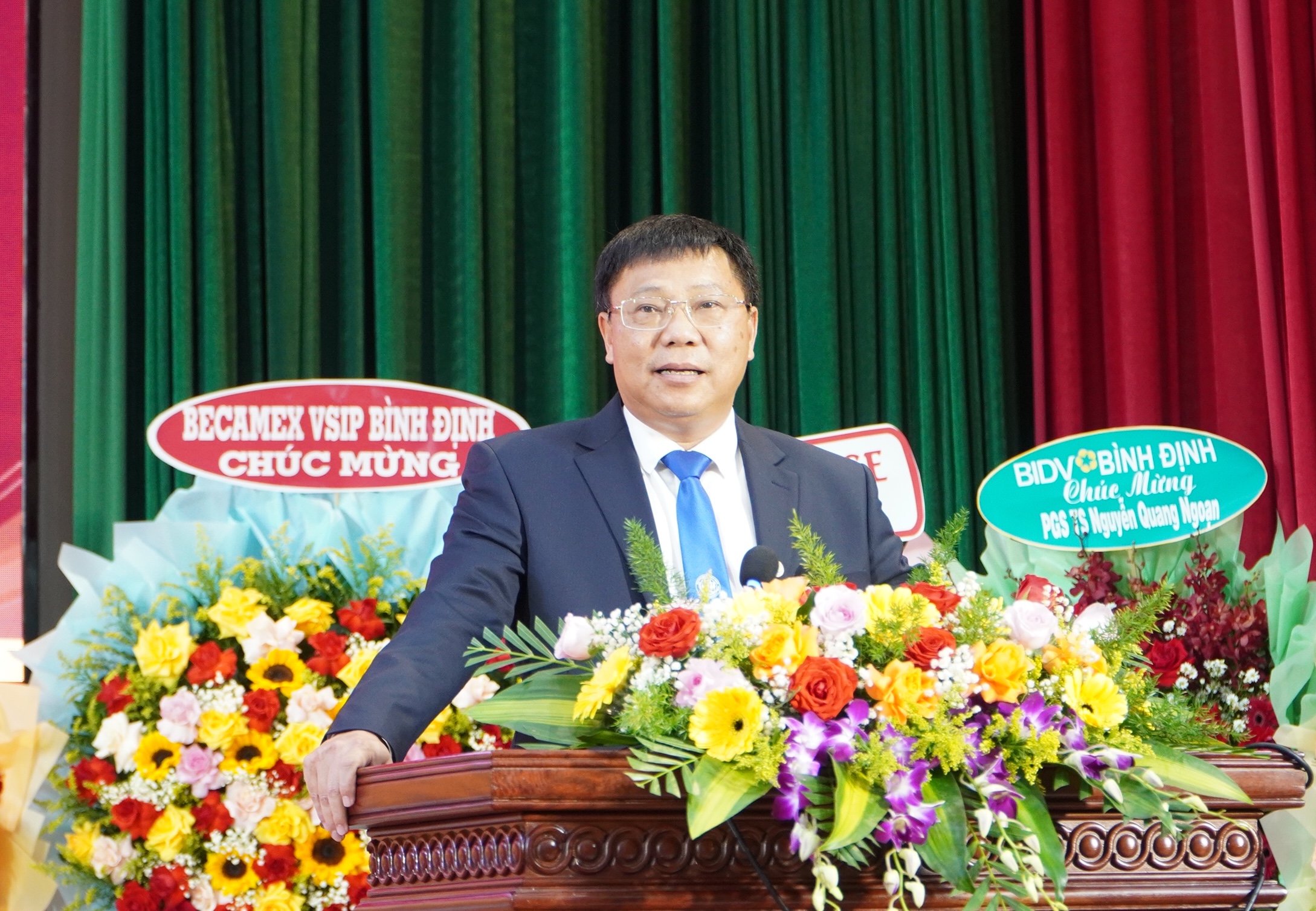 - Fotografie 2.  - Ảnh 2.