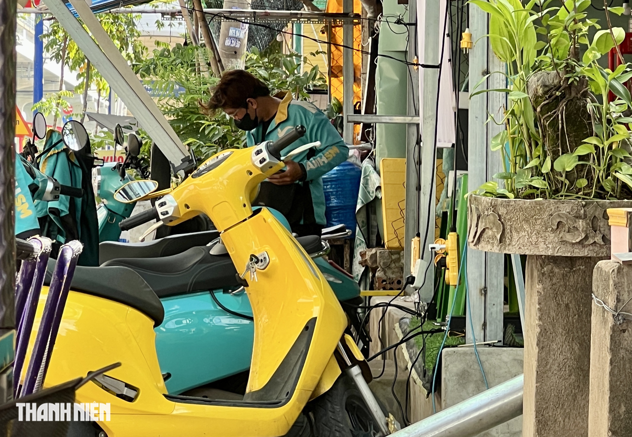 Trạm sạc xe điện nở rộ ở các quán cà phê TP.HCM: Giá rẻ, combo ăn uống...- Ảnh 7. Trạm sạc xe điện nở rộ ở các quán cà phê TP.HCM: Giá rẻ, combo ăn uống...- Ảnh 7.
