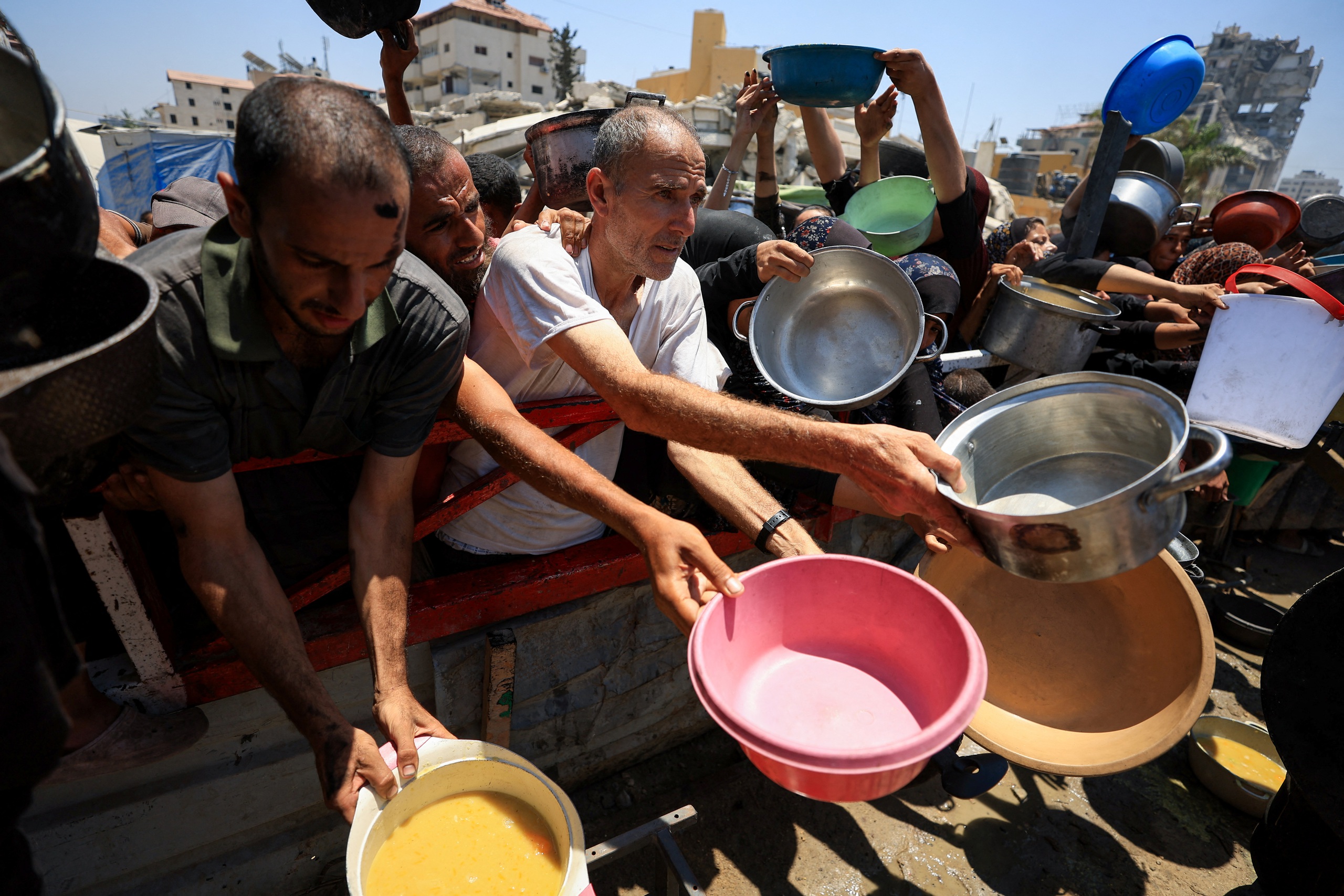 Gaza đói: Trẻ em chết, bác sĩ ngất xỉu trong thảm cảnh thiếu ăn