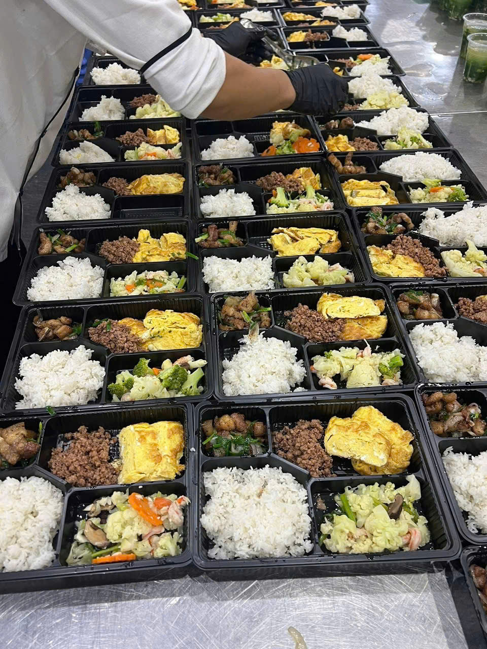 Giới trẻ Quảng Ninh hỗ trợ thân nhân nạn nhân vụ lật tàu Hạ Long - Ảnh 4.