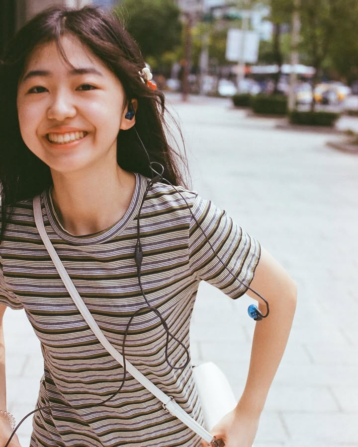 Nét trong trẻo của diễn viên 18 tuổi đóng chính phim Thư Kỳ - Ảnh 9.