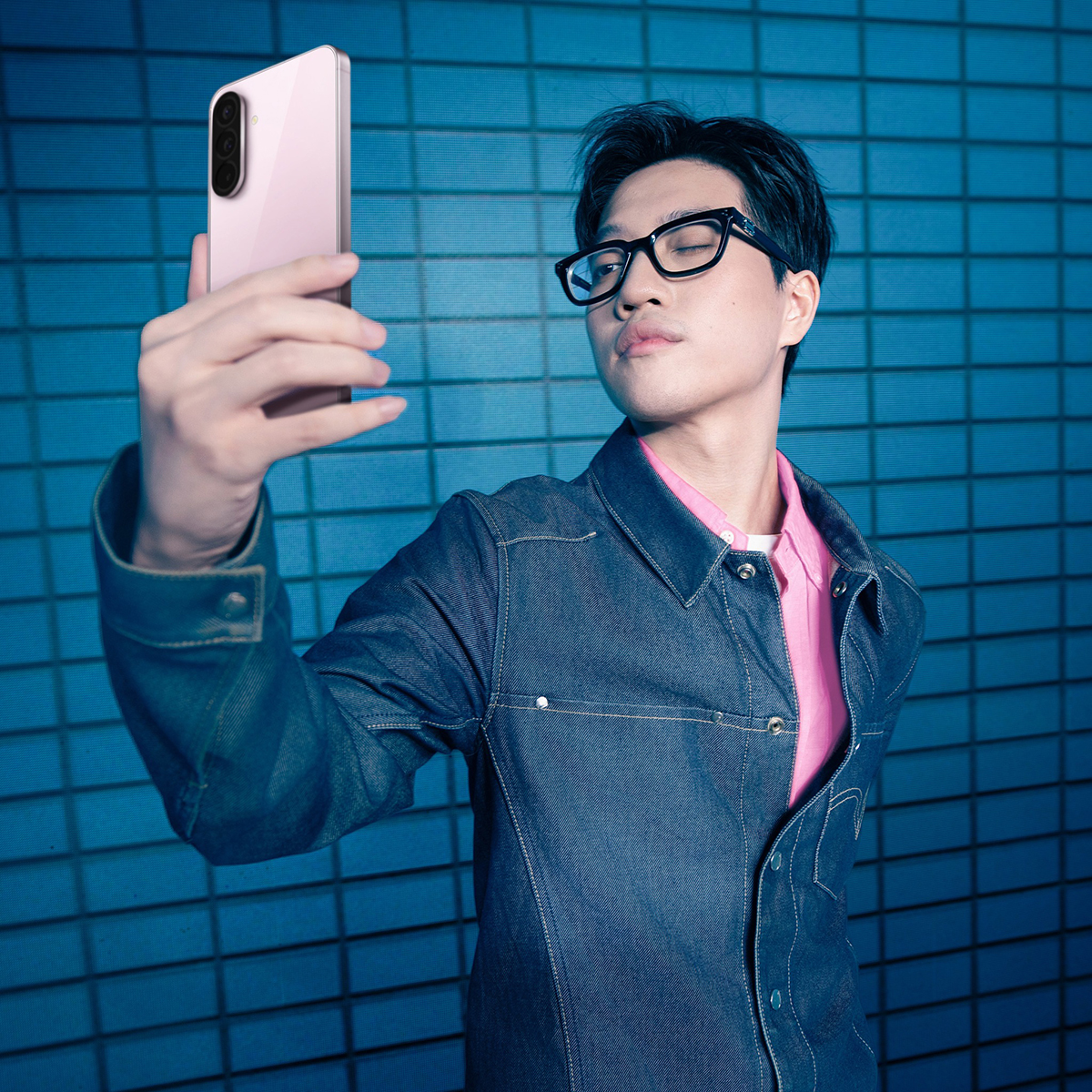 Phong cách và công nghệ thời thượng cùng lên ngôi với Galaxy A56 5G Màu hồng mới - Ảnh 4. Phong cách và công nghệ thời thượng cùng lên ngôi với Galaxy A56 5G Màu hồng mới - Ảnh 4.