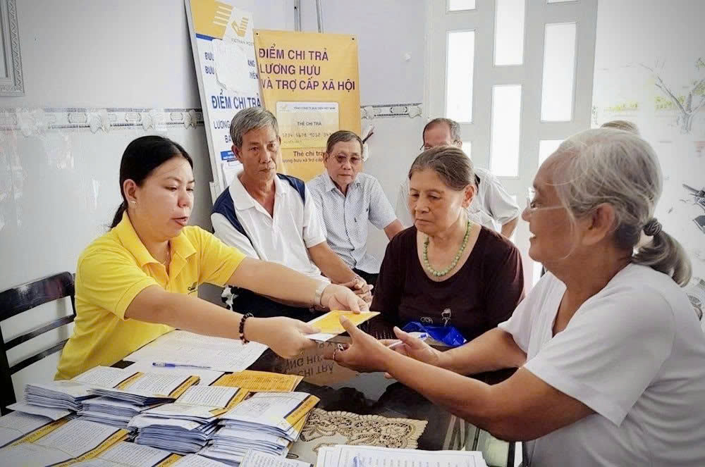 Lịch chi trả lương hưu, trợ cấp BHXH tháng 8: TP.HCM chi trả vào ngày nào? - Ảnh 1.