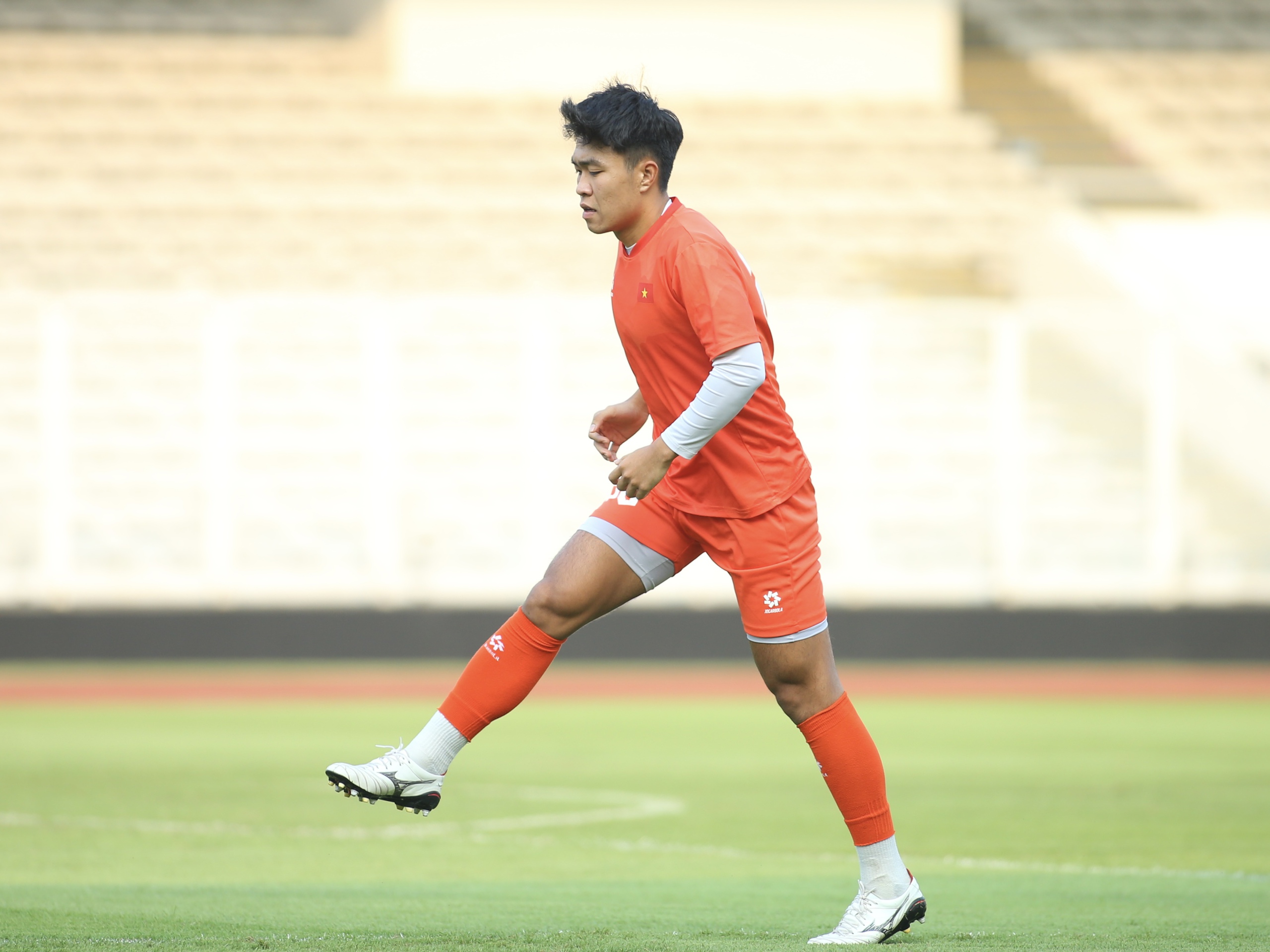 Trenér Kim řekl, že možnost, že by Ly Duc hrál v semifinále, je stále otevřená, jaká je pravda? - Foto 3. HLV Kim nói khả năng Lý Đức đá bán kết còn bỏ ngỏ, sự thật thế nào?- Ảnh 3.