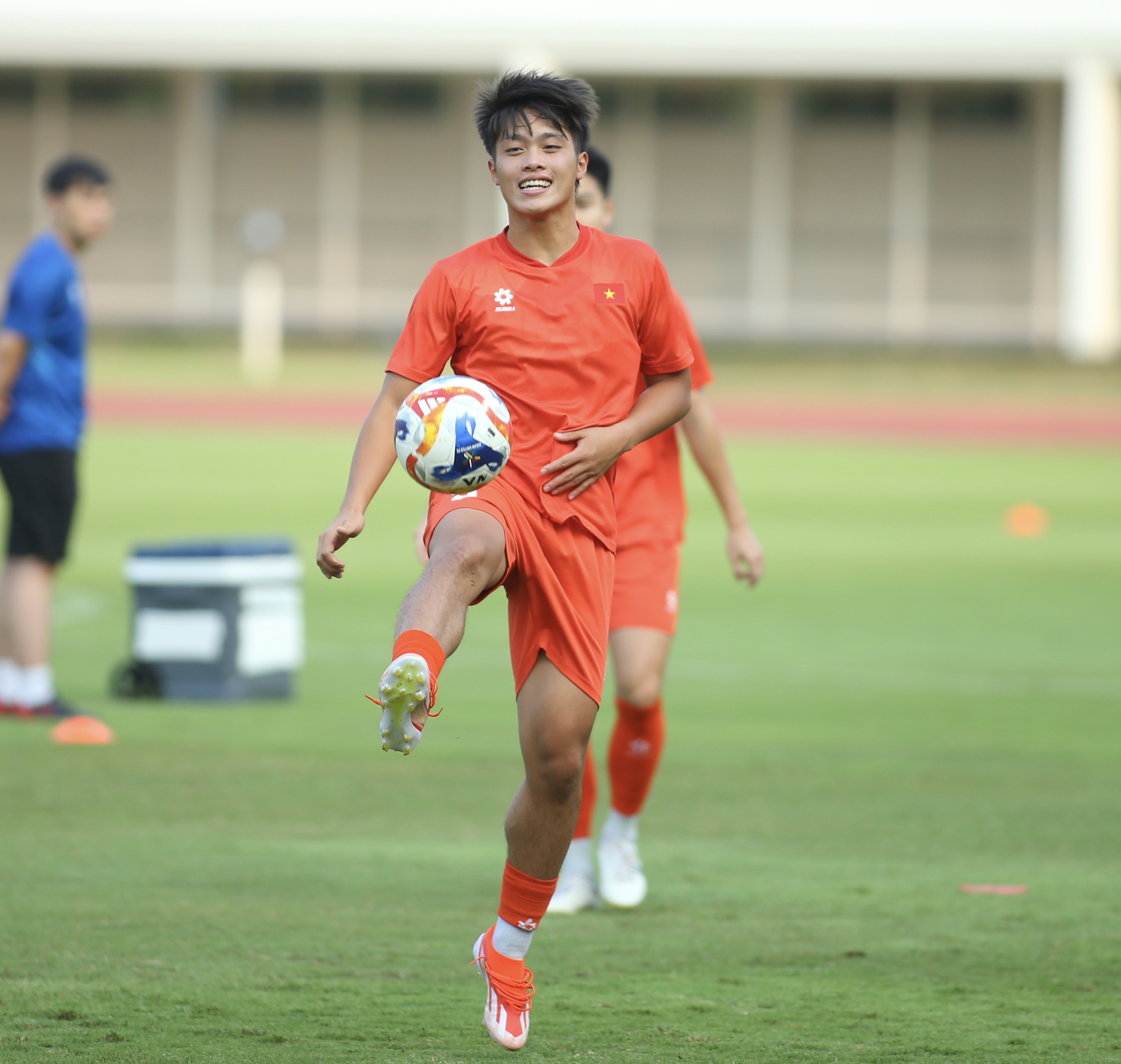 Trenér Kim řekl, že možnost, že by Ly Duc hrál v semifinále, je stále otevřená, jaká je pravda? - Foto 5. HLV Kim nói khả năng Lý Đức đá bán kết còn bỏ ngỏ, sự thật thế nào?- Ảnh 5.