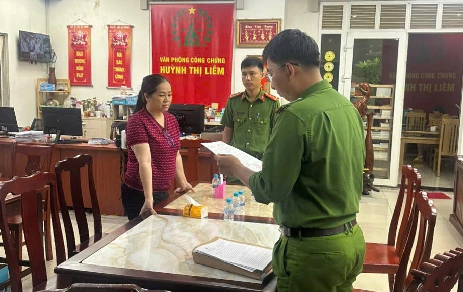 Đồng Nai: Khởi tố, bắt giam một Công chứng viên - Ảnh 1.
