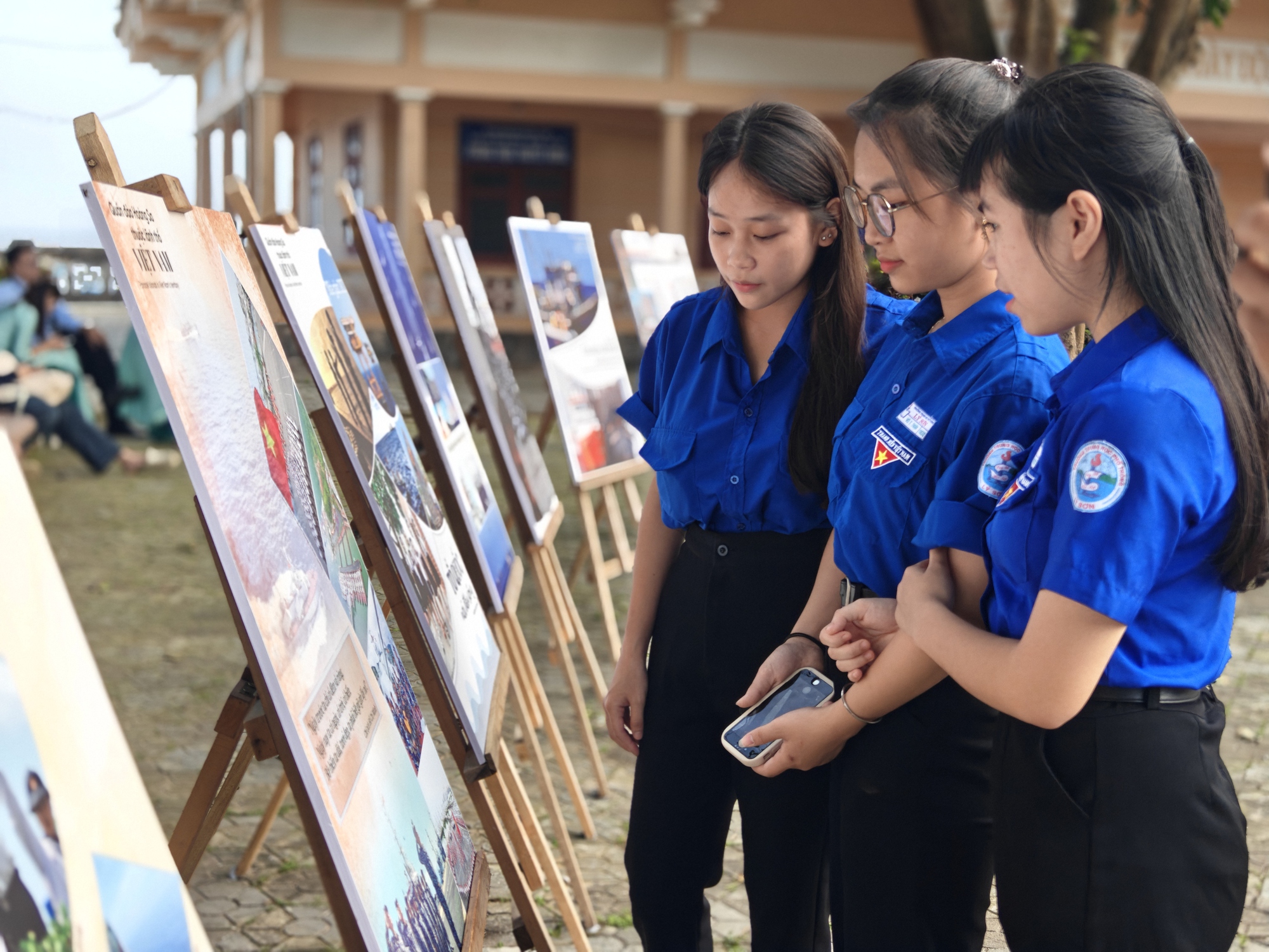 Nhà trưng bày Hoàng Sa tiếp nhận tư liệu Pháp ngữ và hiện vật qúy giá - Ảnh 2. Nhà trưng bày Hoàng Sa tiếp nhận tư liệu Pháp ngữ và hiện vật qúy giá - Ảnh 2.