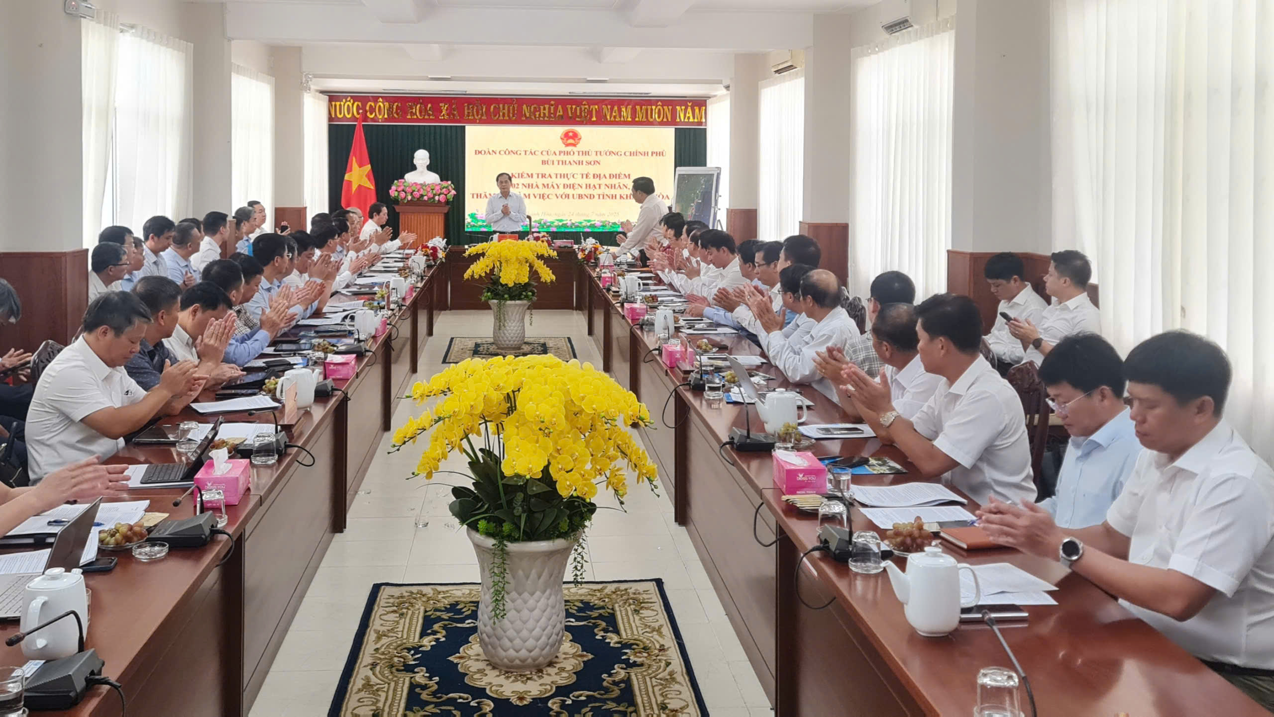 Phó thủ tướng Bùi Thanh Sơn kiểm tra địa điểm quy hoạch Nhà máy điện hạt nhân Ninh Thuận- Ảnh 5. Phó thủ tướng Bùi Thanh Sơn kiểm tra địa điểm quy hoạch Nhà máy điện hạt nhân Ninh Thuận- Ảnh 5.